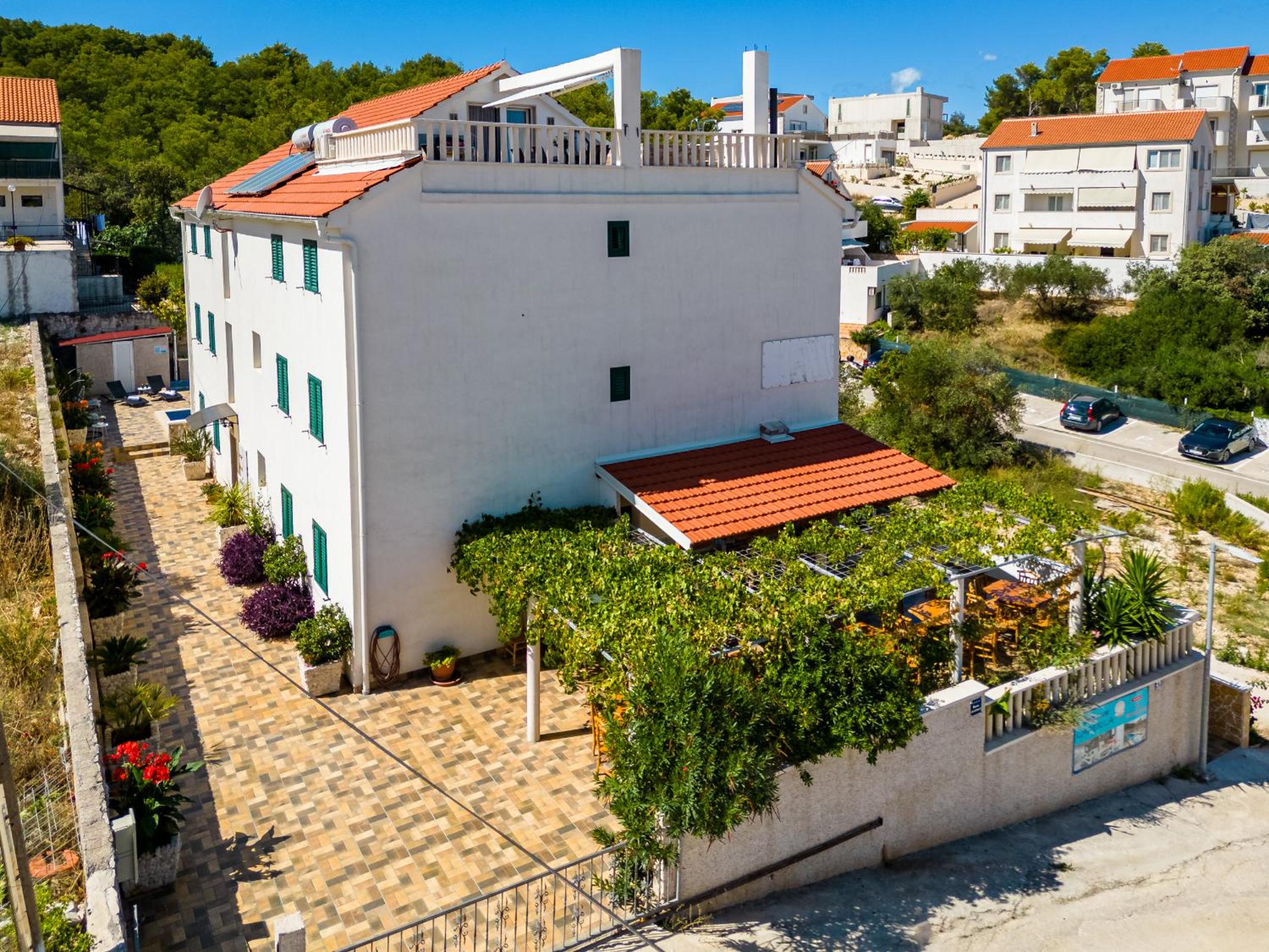La Perla Apartments view 4