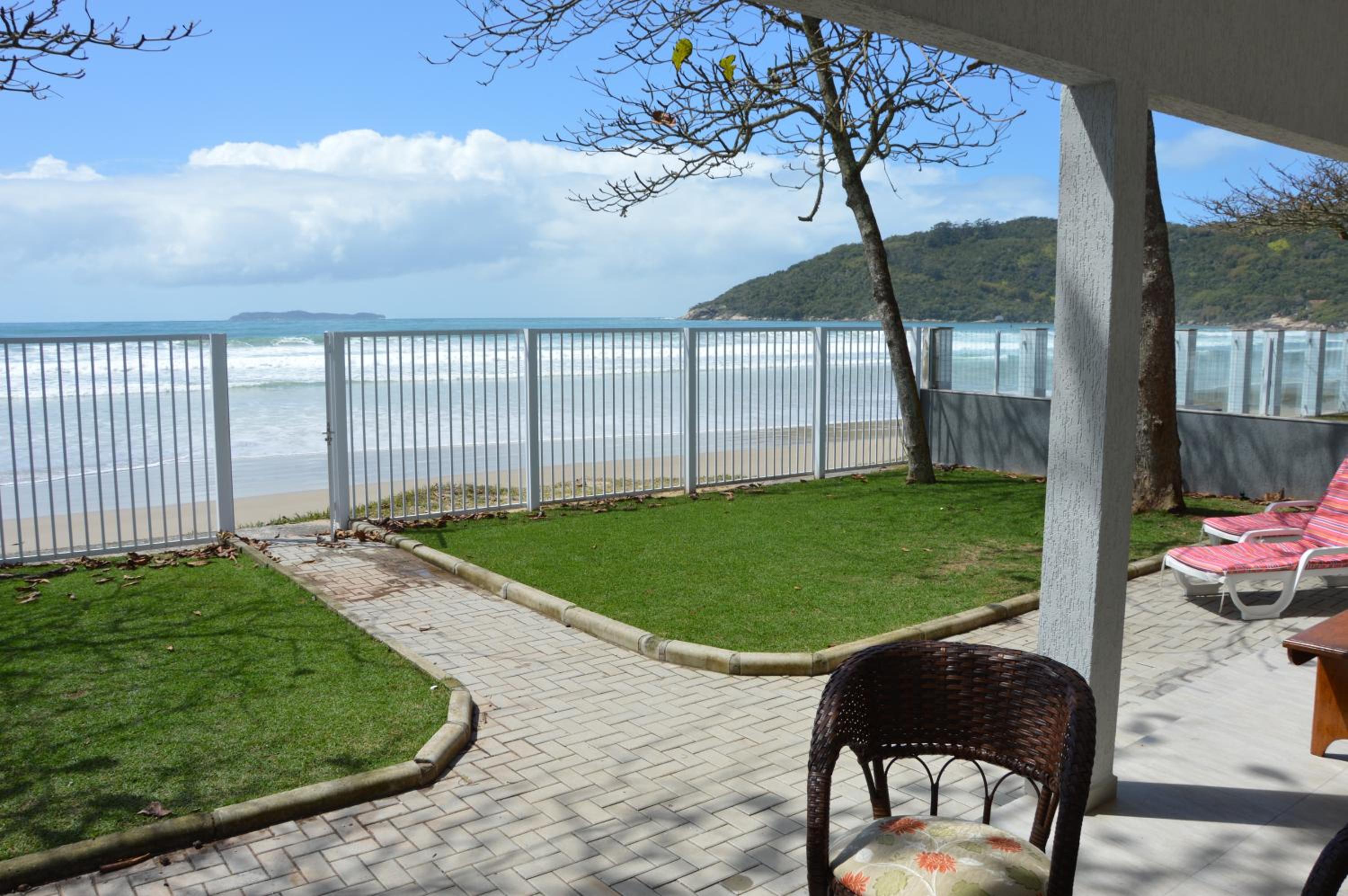 Belíssima Casa - Pé na areia - Bombinhas - Canto Grande