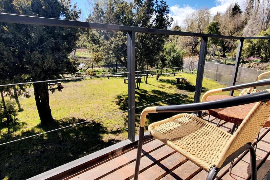 Cabaña con sonido y vista de arroyo
