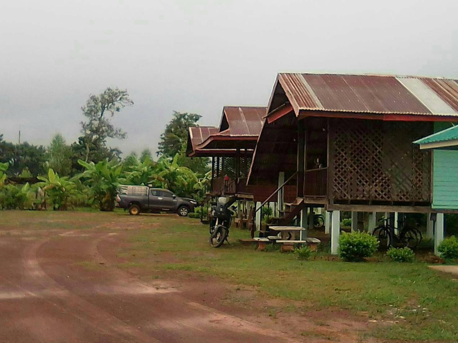 Lek's Issan Home and Travel view 5