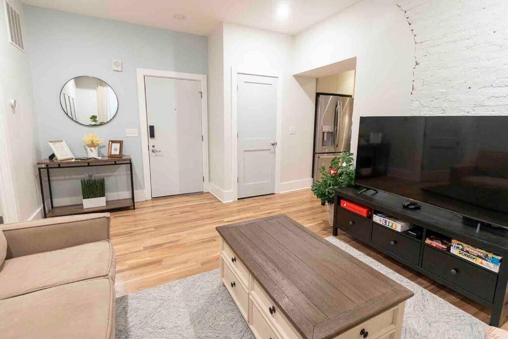 Spacious 1 bed 1 bath Downtown OTR condo minutes walk to the Reds Bengals stadium & more! view 2