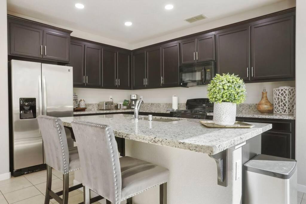 Stunning River Islands Home Near Lake & Boat House view 4