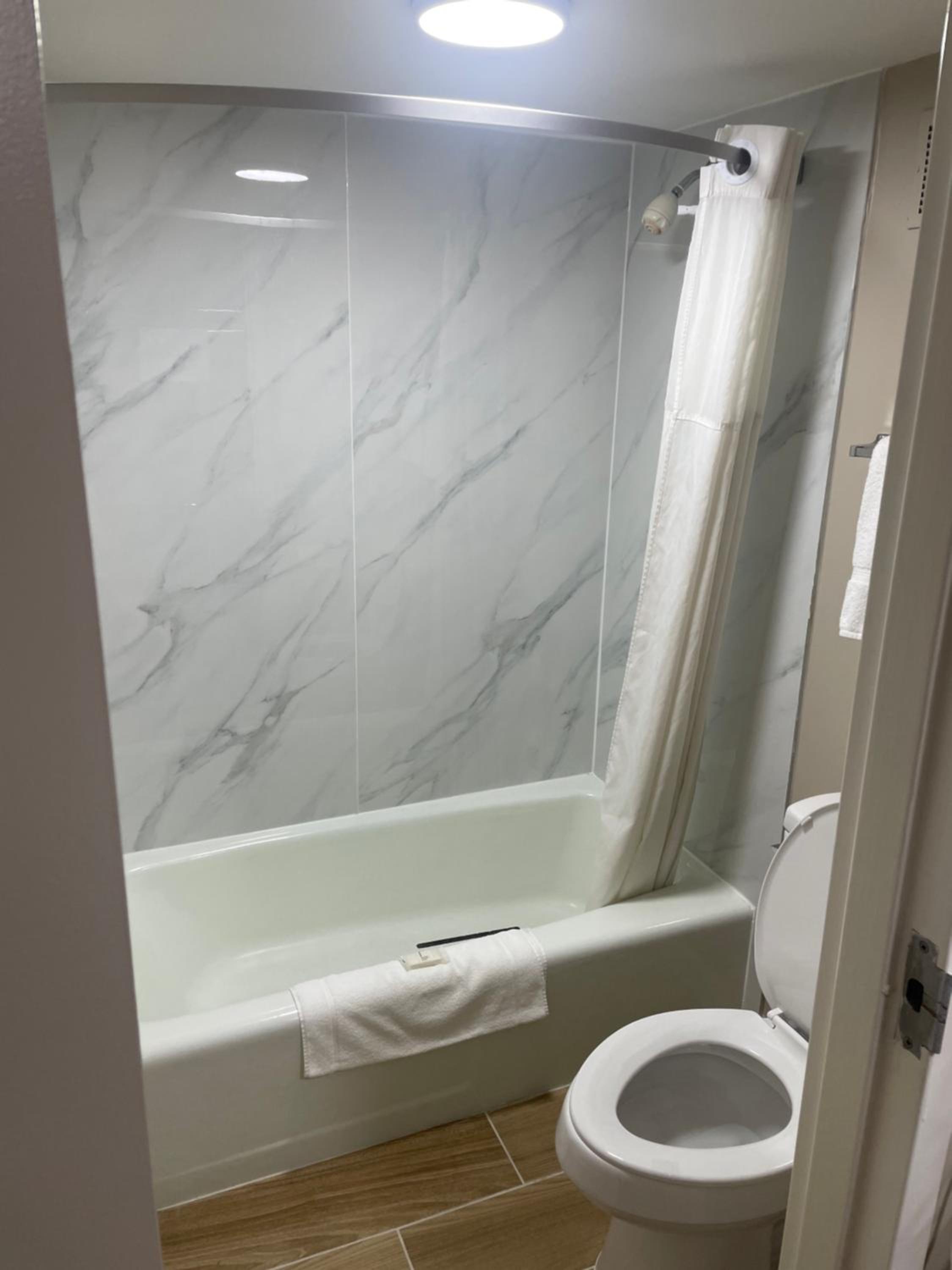 Valdosta Vacations - Super 8 by Wyndham Valdosta Mall - Property Image 8