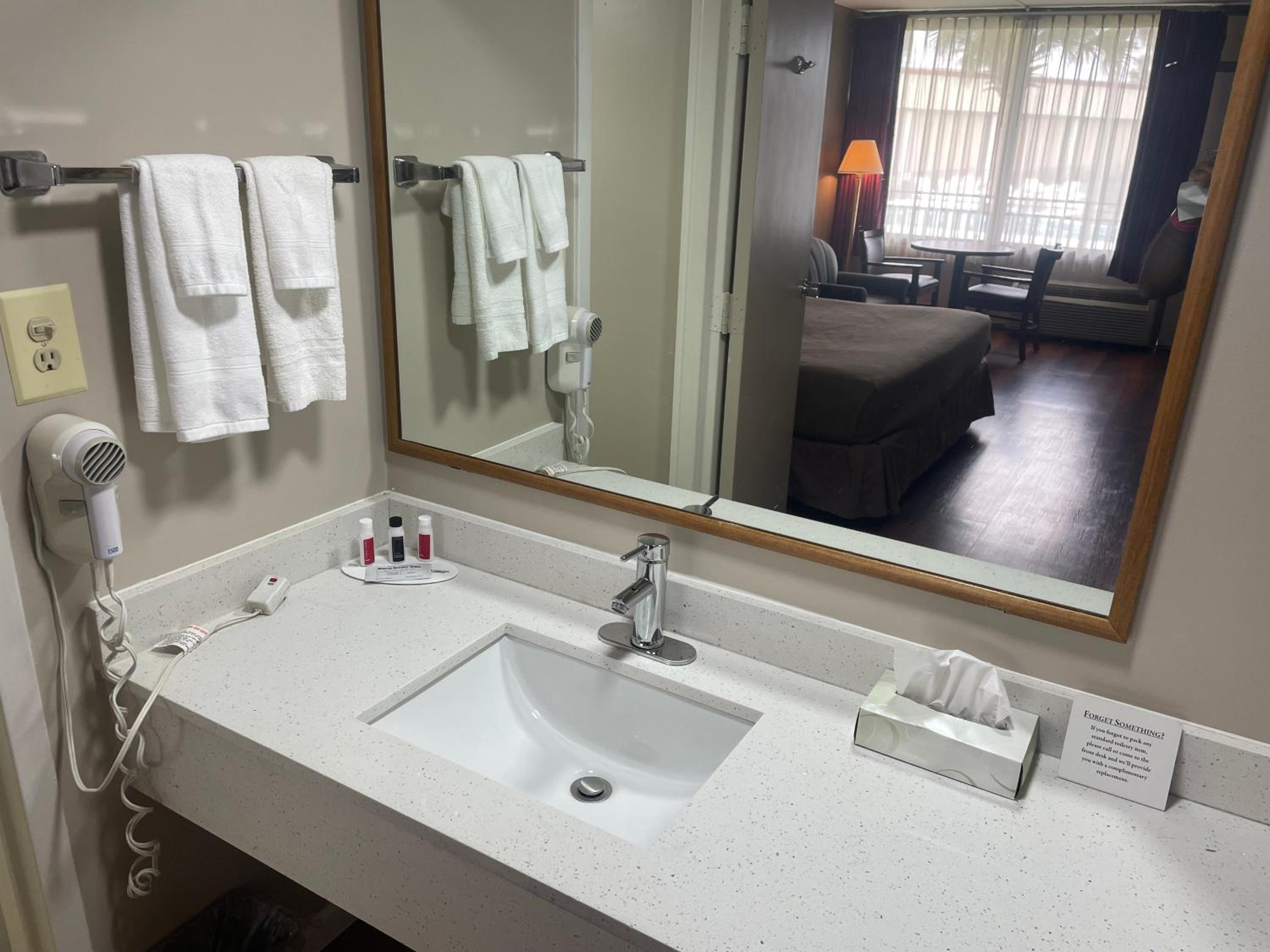 Valdosta Vacations - Super 8 by Wyndham Valdosta Mall - Property Image 20