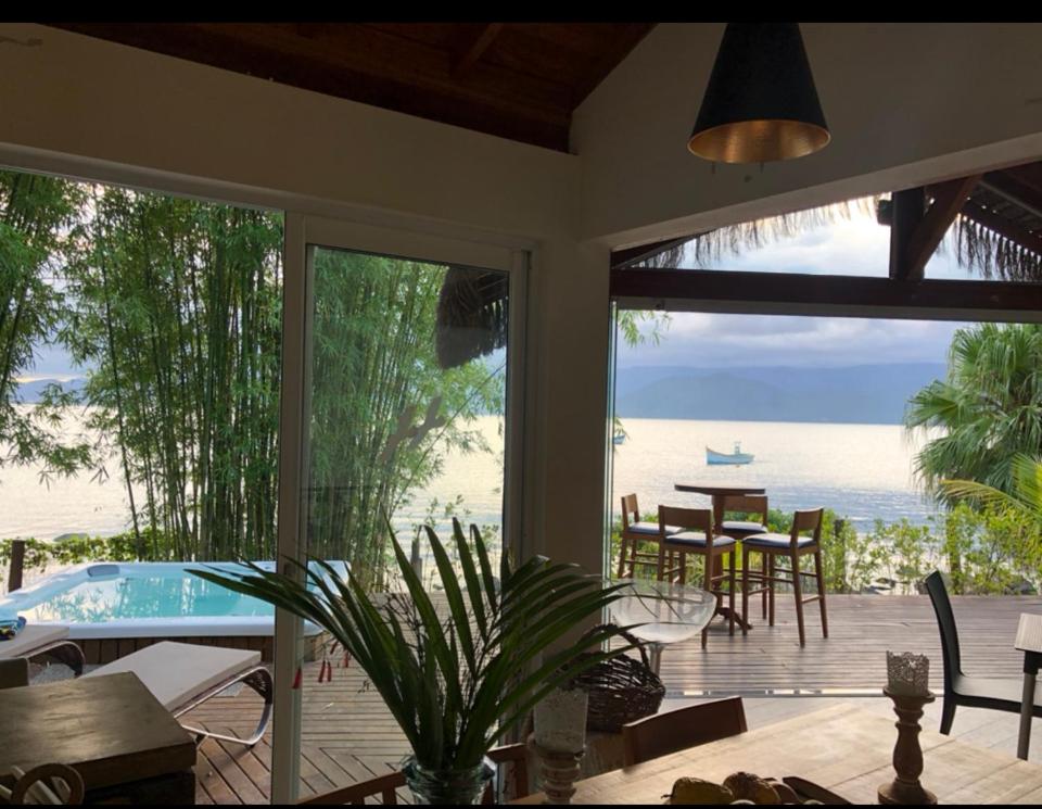 Paraíso Frente ao Mar Sul da Ilha