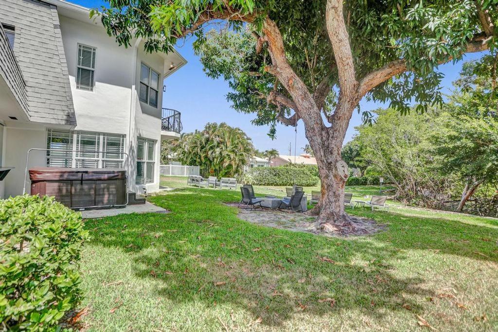Amazing 7 Bedroom Game Room Jacuzzi Walk To Beach view 3
