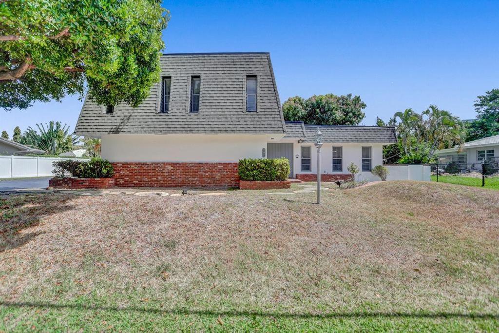 Amazing 7 Bedroom Game Room Jacuzzi Walk To Beach view 5