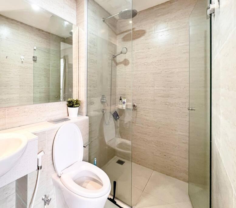 Cozy 3BR Suite at Taman Anggrek view 4