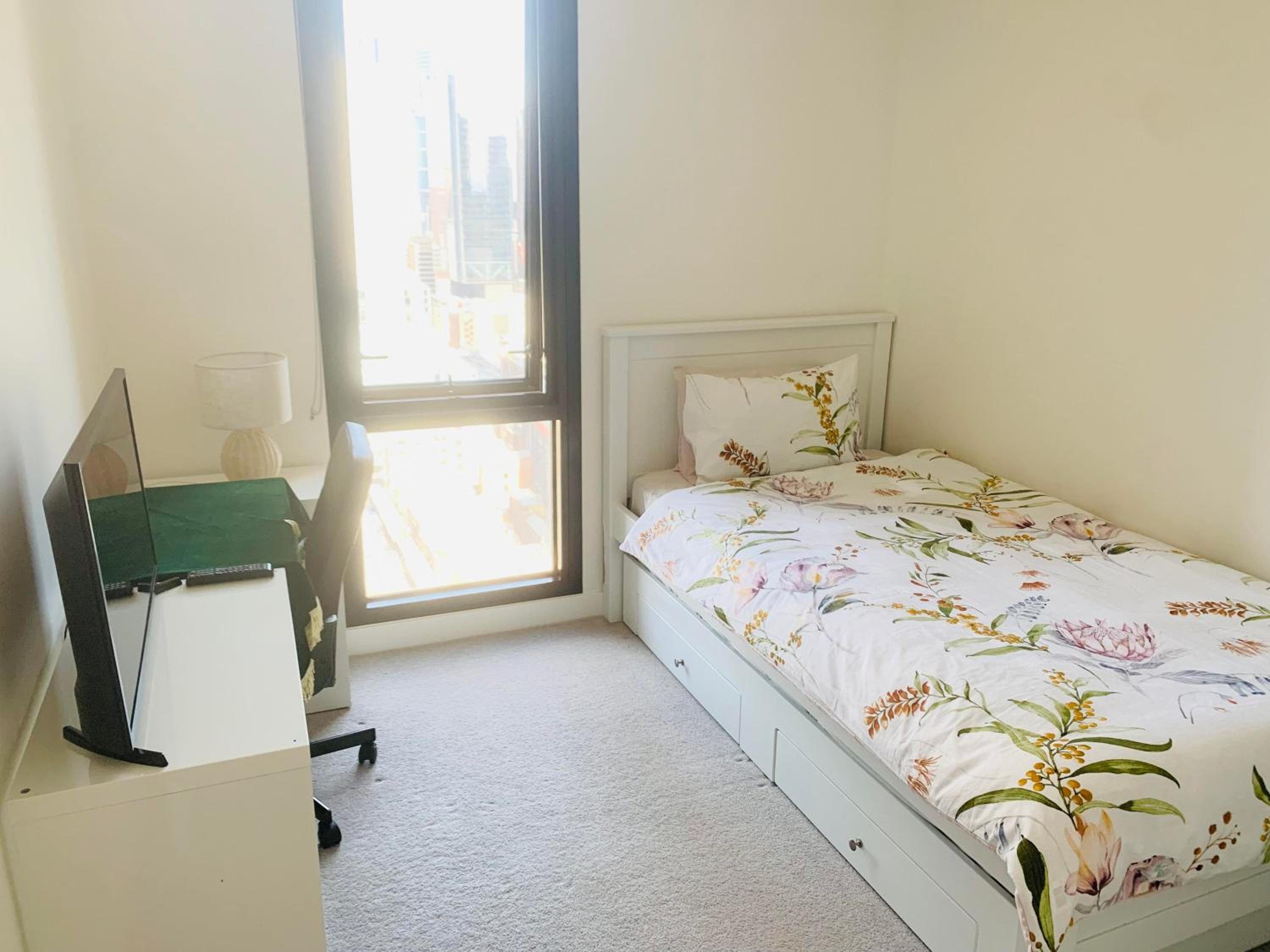 Melbourne CBD Empire Apartment