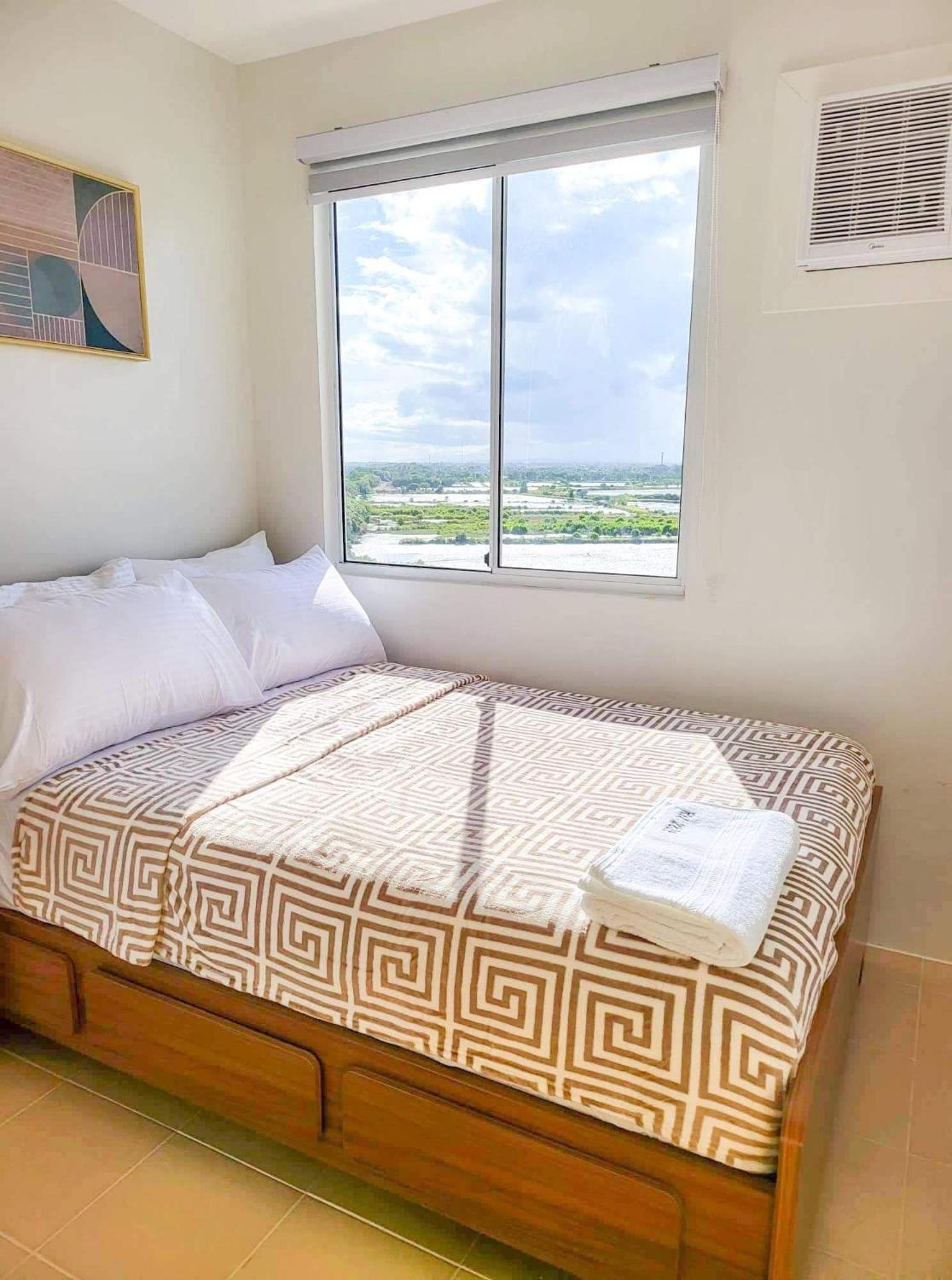 Cozy and Modern Staycation w/ 2 Bedrooms-One Spatial Condominium Iloilo view 5