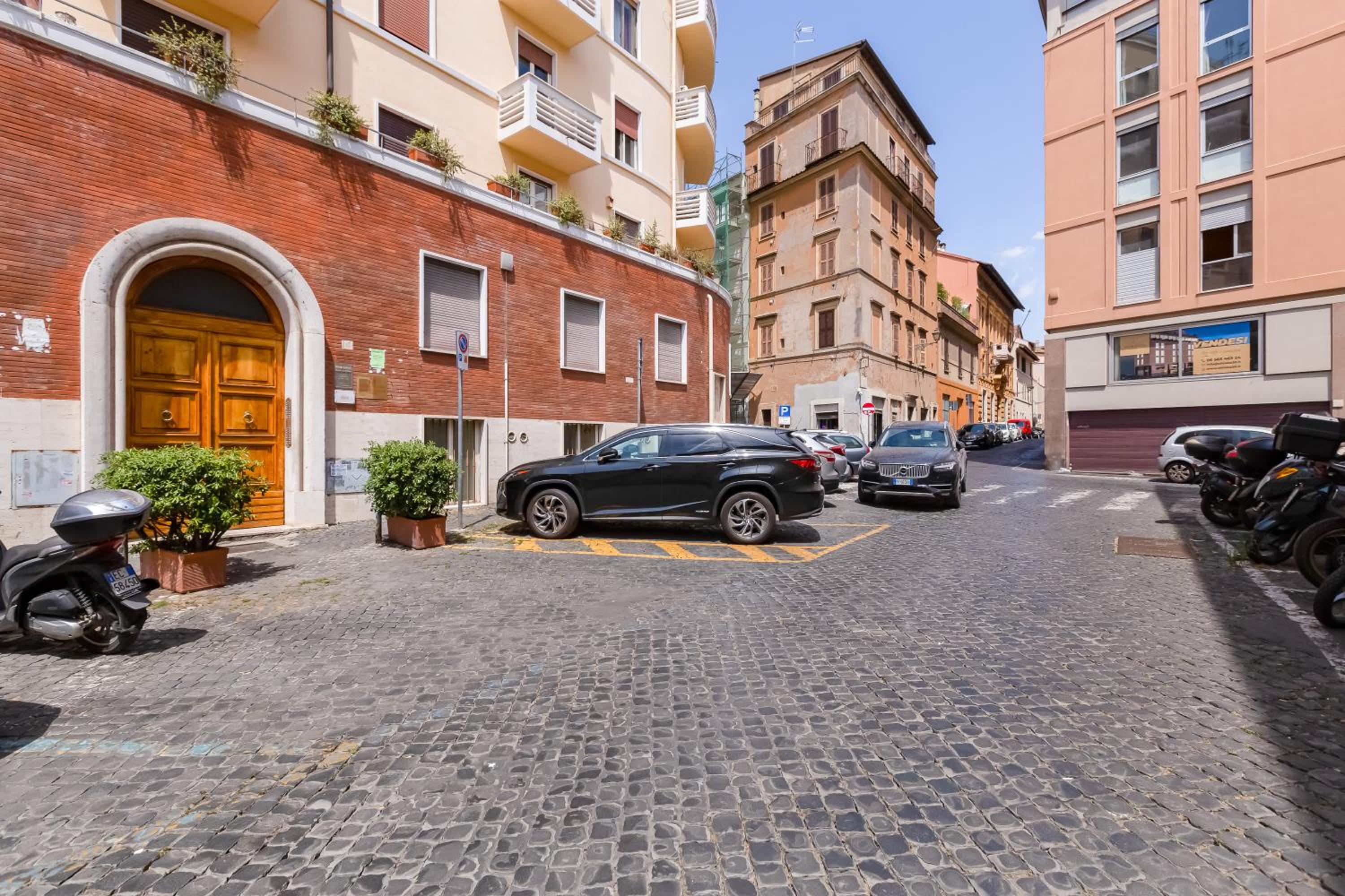 BDC - Prestige 3Bdr 3Bath in Monti District