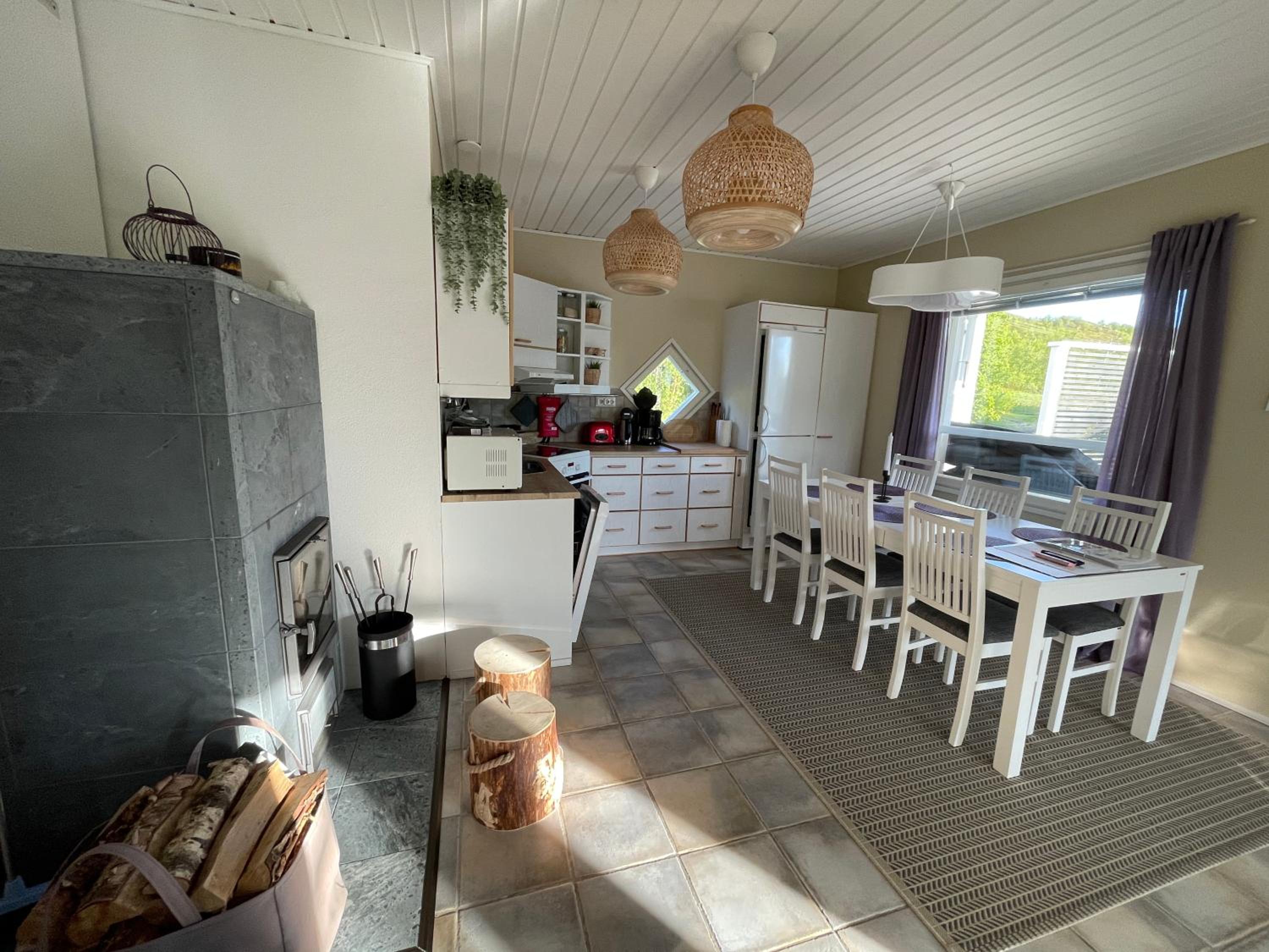 Villa Arktika porealtaallinen mökki Nuorgamissa Tenojoen ja tunturien vieressä