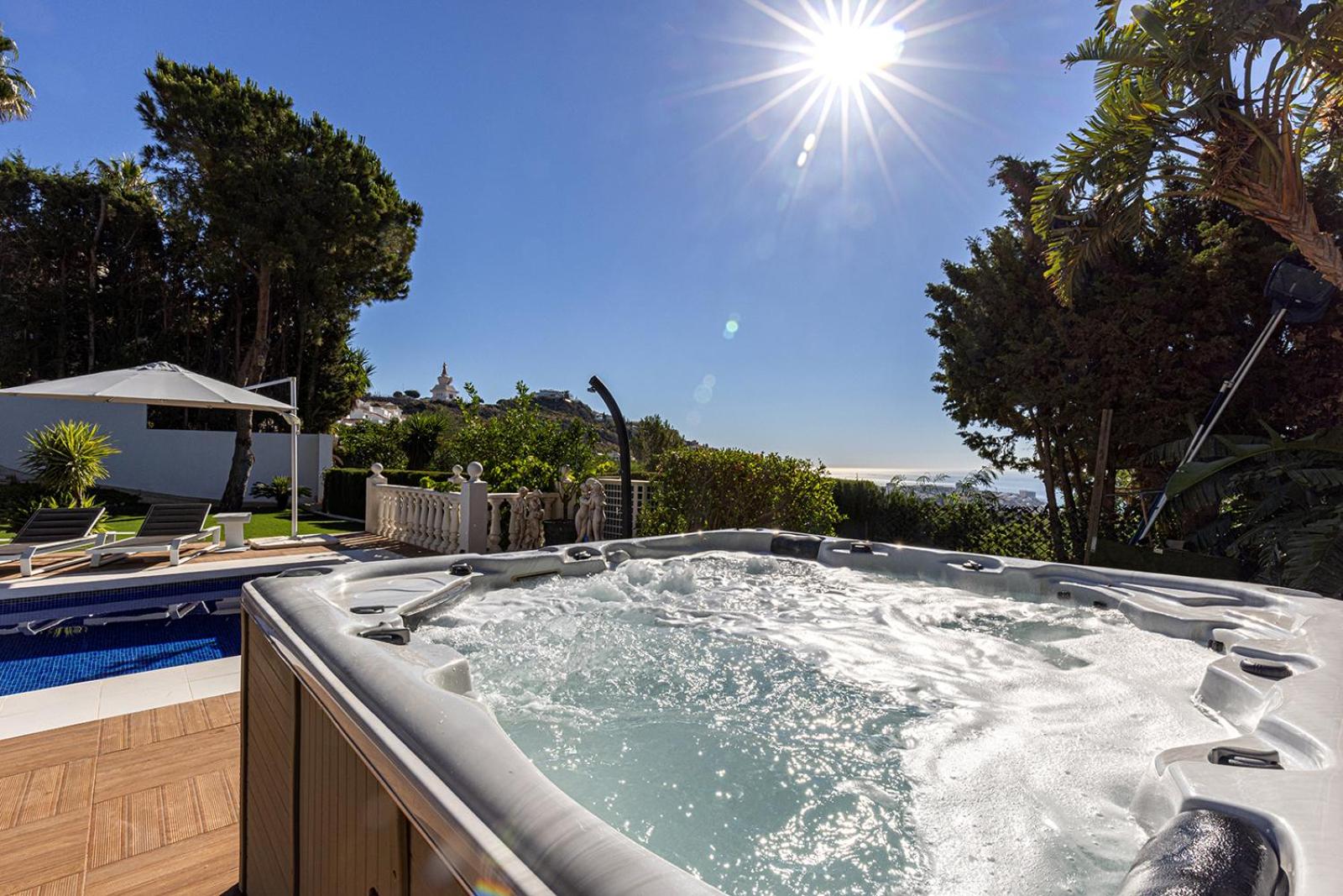 Modern independent studio apt in luxury villa