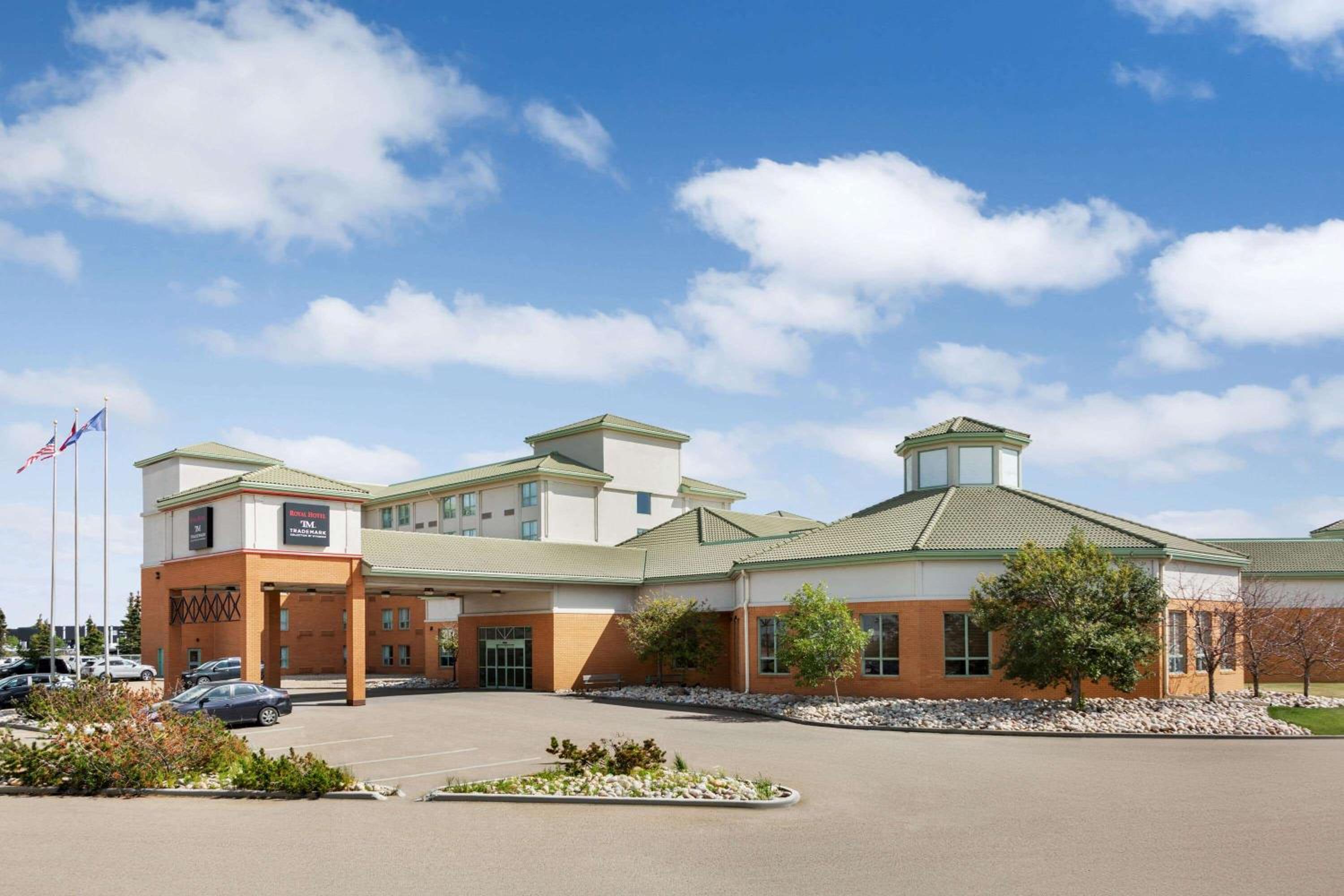 Leduc Vacations - Royal Hotel Edmonton Airport Trademark Collection By Wyndham - Property Image 1