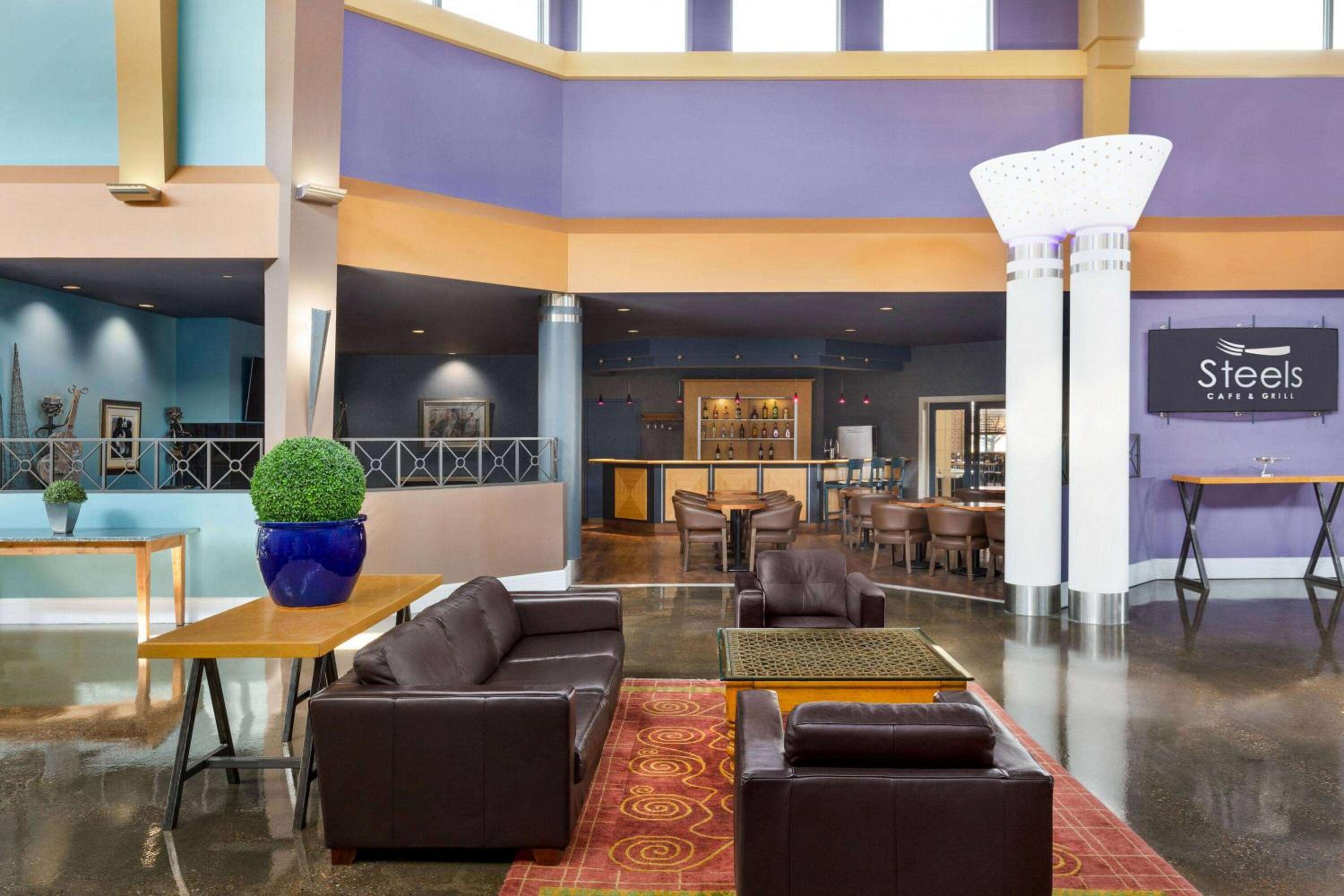 Leduc Vacations - Royal Hotel Edmonton Airport Trademark Collection By Wyndham - Property Image 5