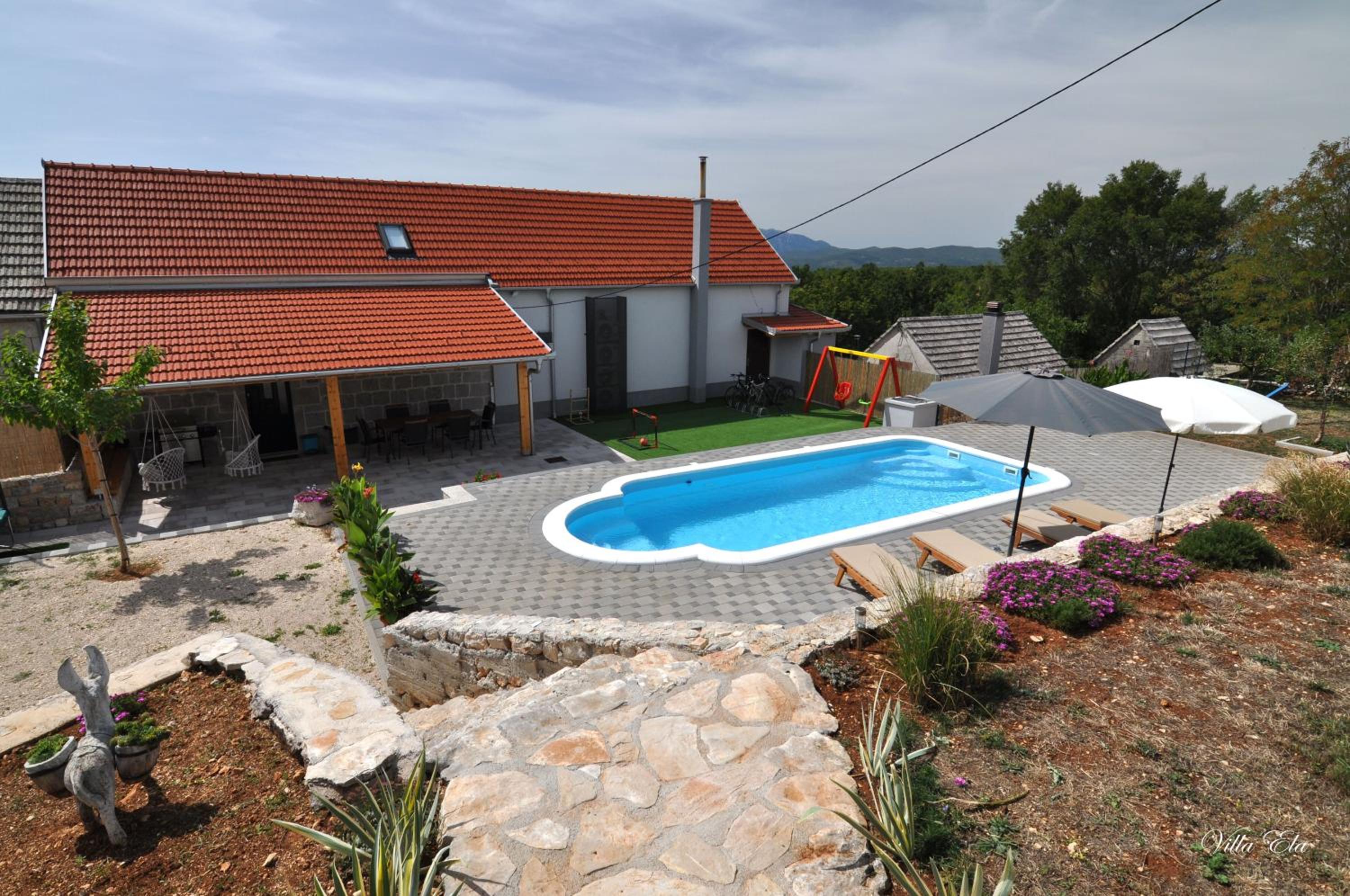 Villa Ela, holiday home with heated pool view 3