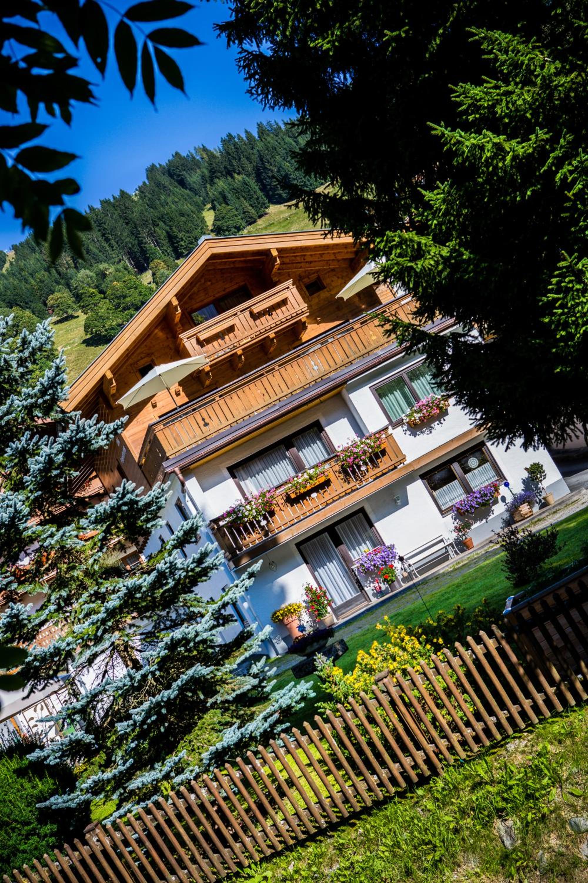 Anna Apartments