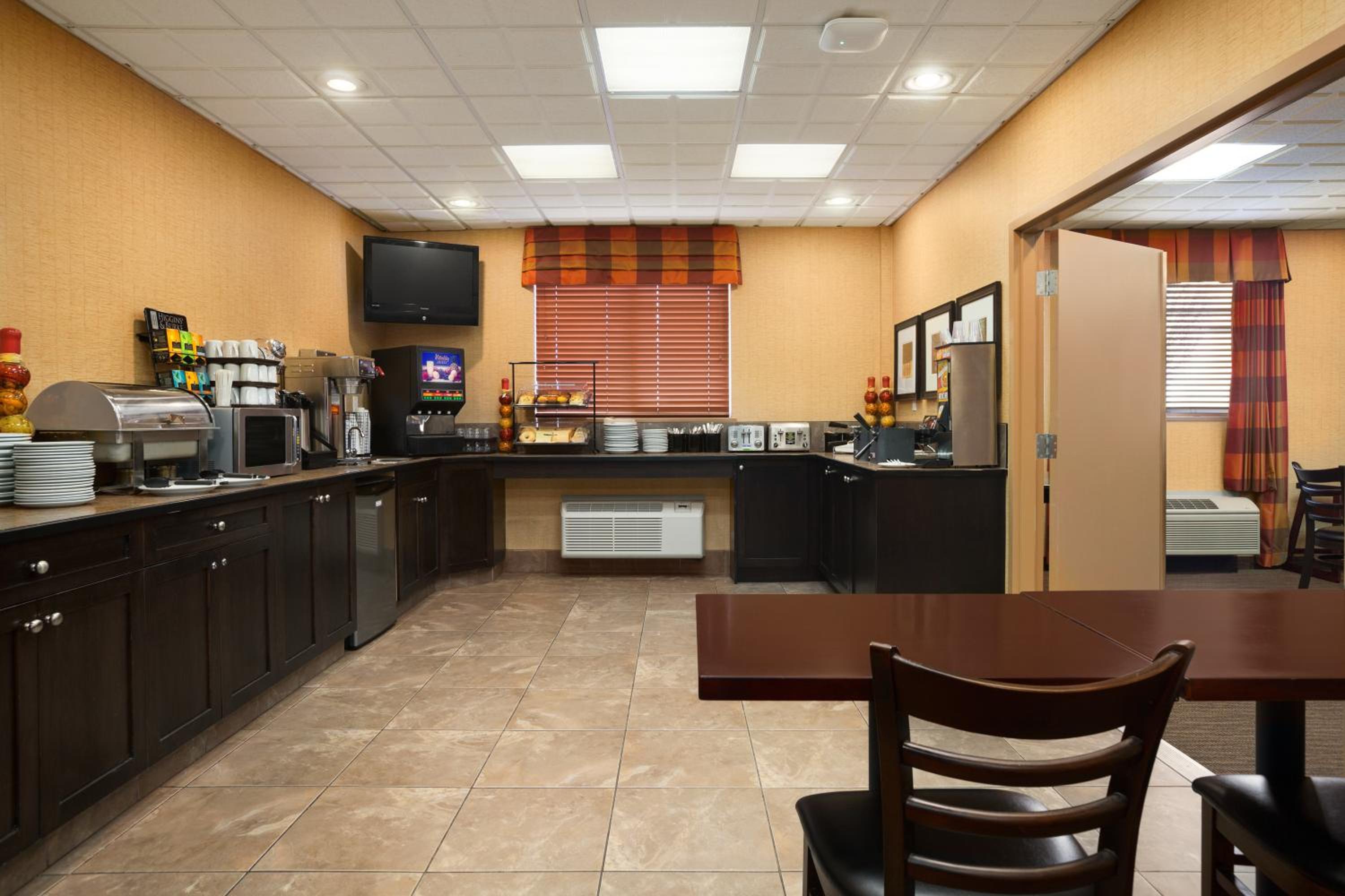 Surrey Vacations - Ramada by Wyndham Surrey/Langley - Property Image 12