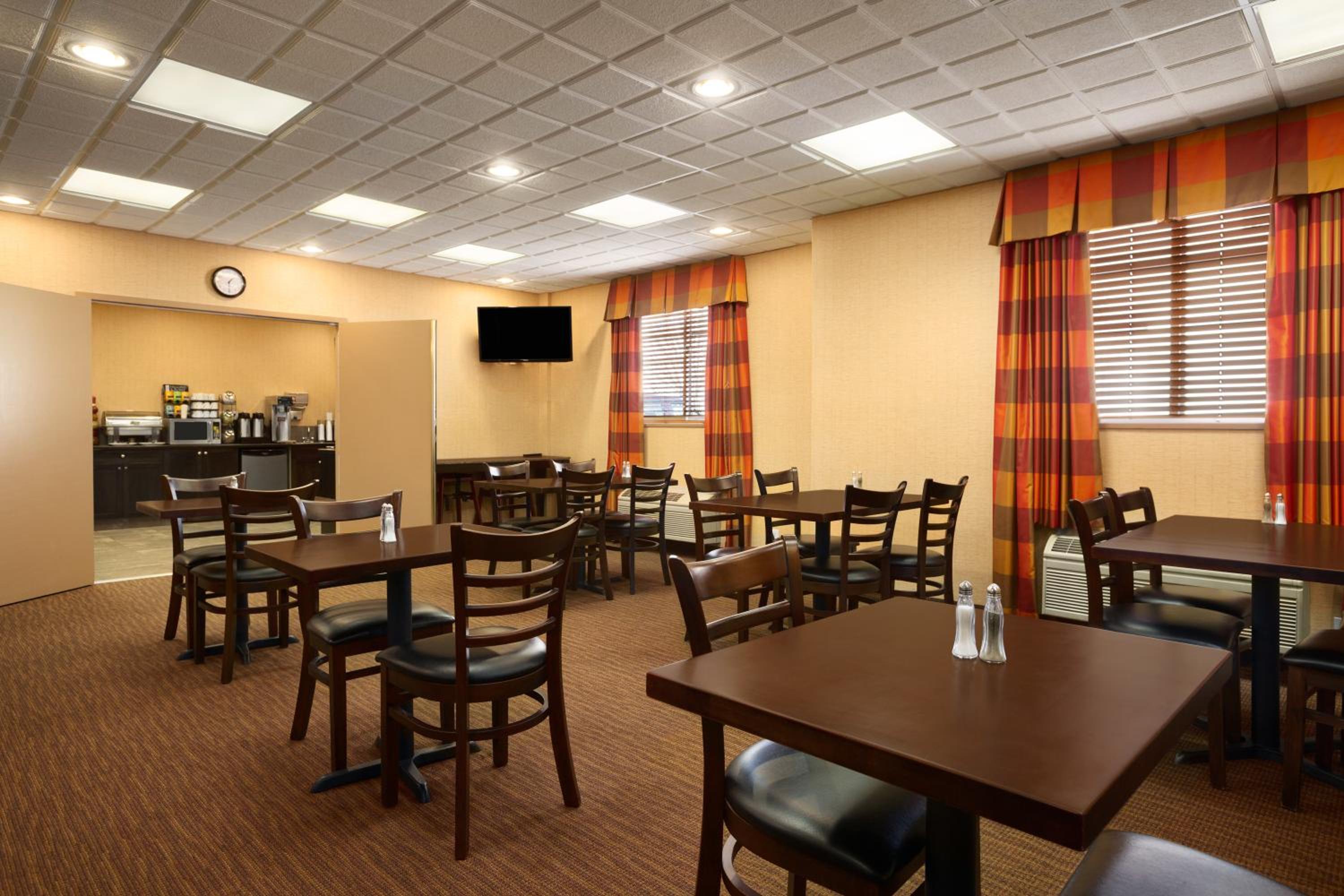 Surrey Vacations - Ramada by Wyndham Surrey/Langley - Property Image 6