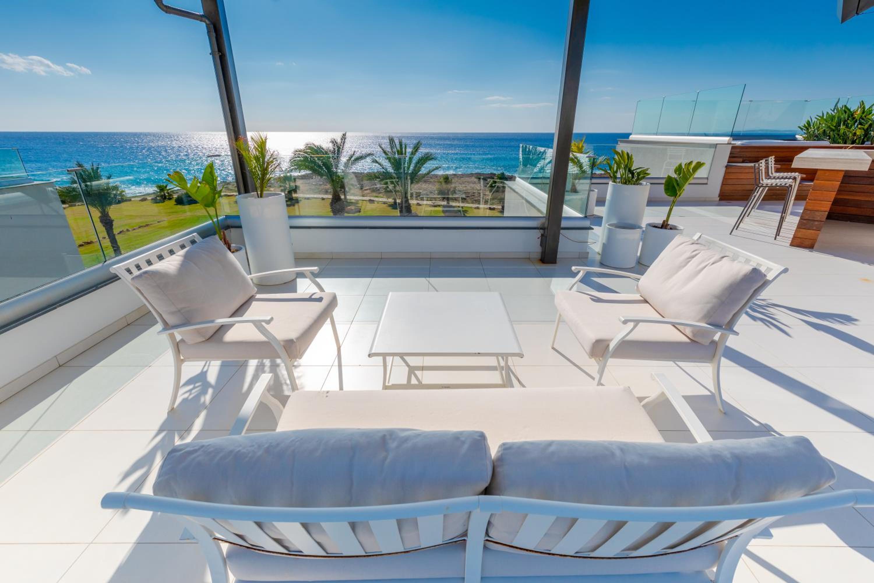 Beachfront Luxury Villa Glory