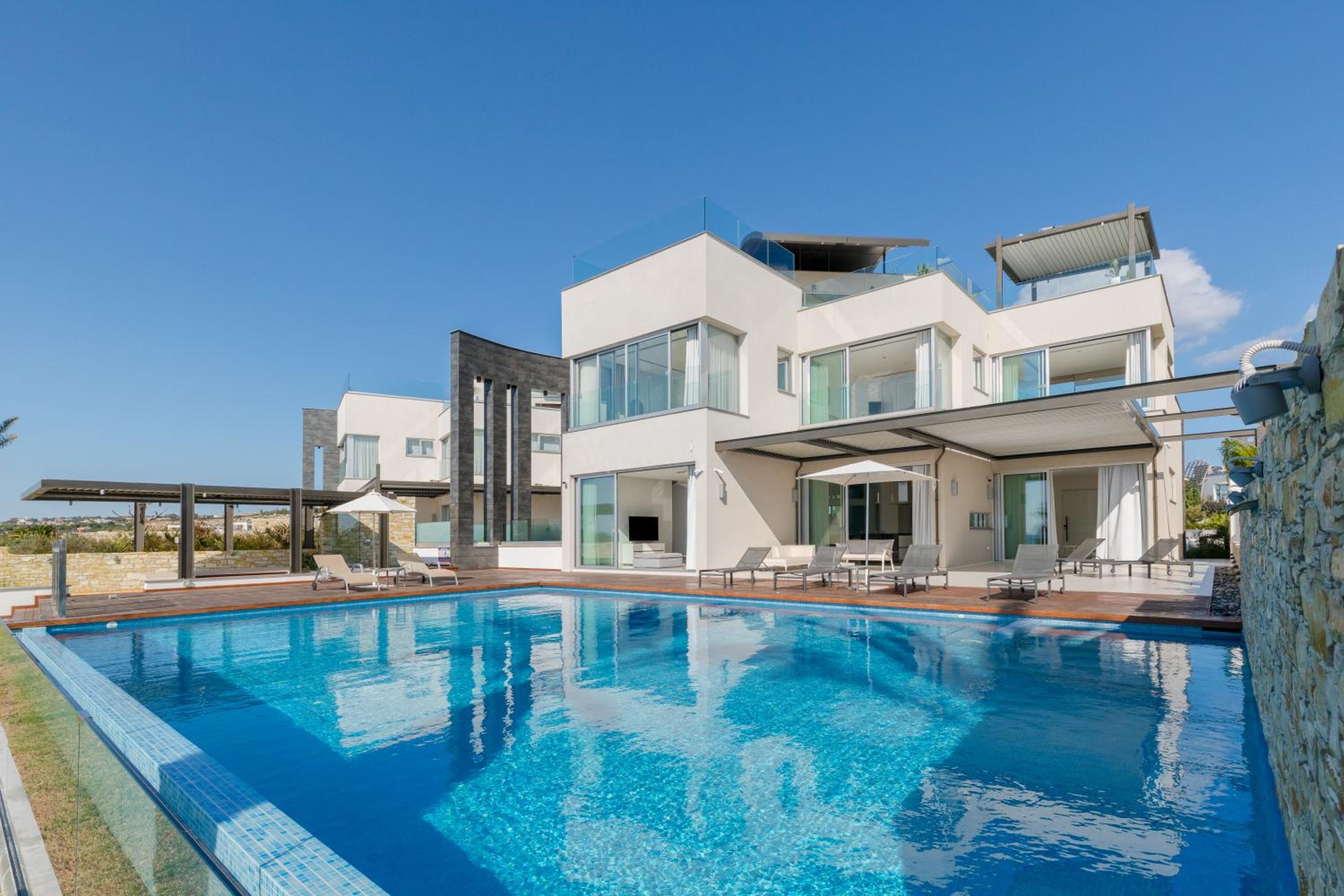 Beachfront Luxury Villa Glory
