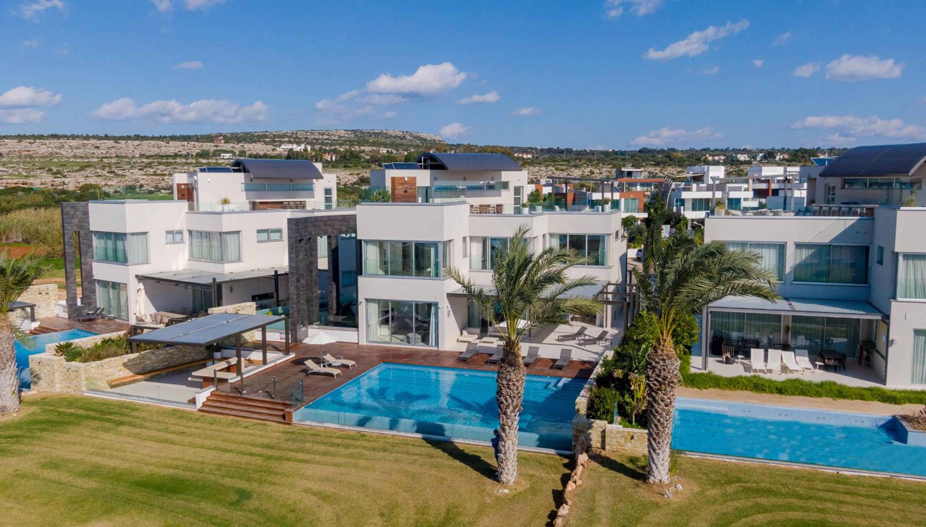 Beachfront Luxury Villa Glory
