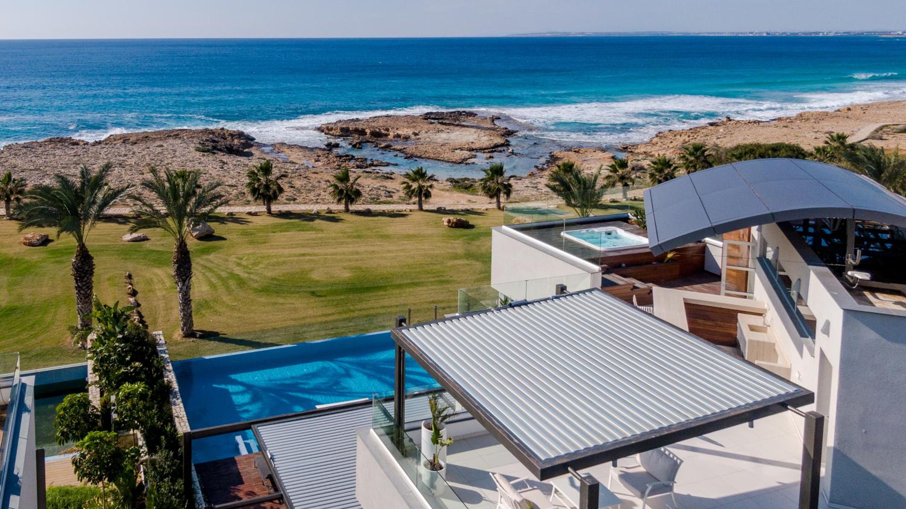 Beachfront Luxury Villa Glory