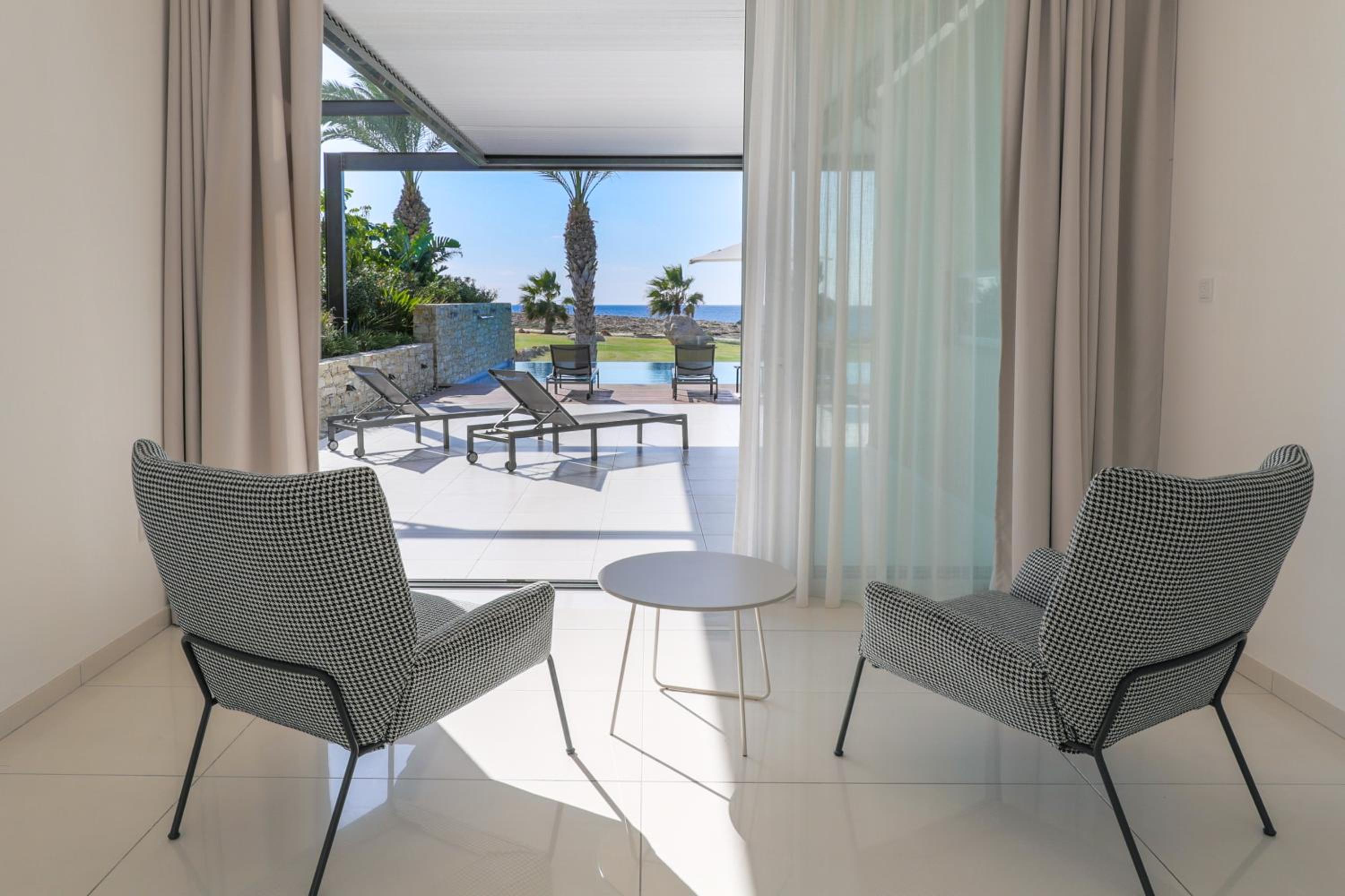 Beachfront Luxury Villa Glory