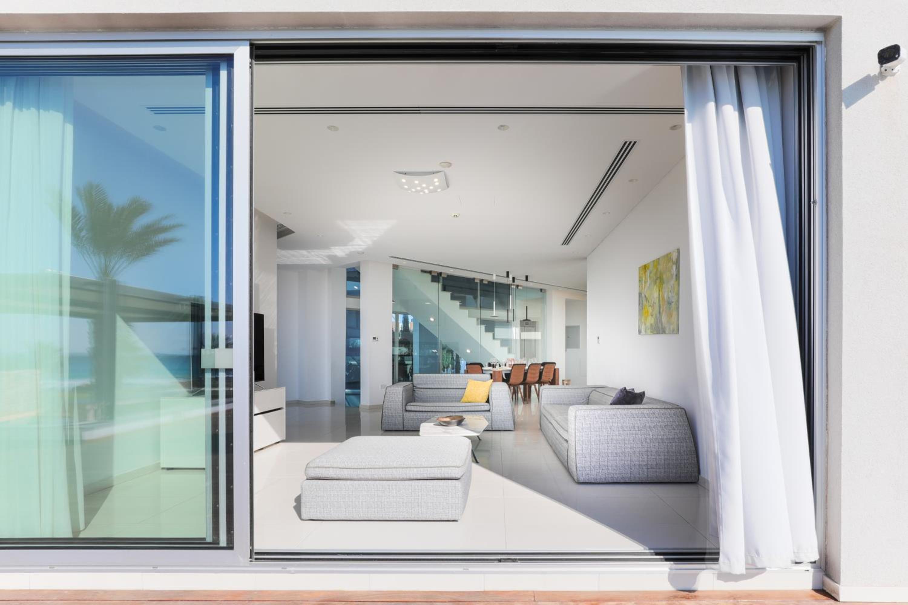 Beachfront Luxury Villa Glory