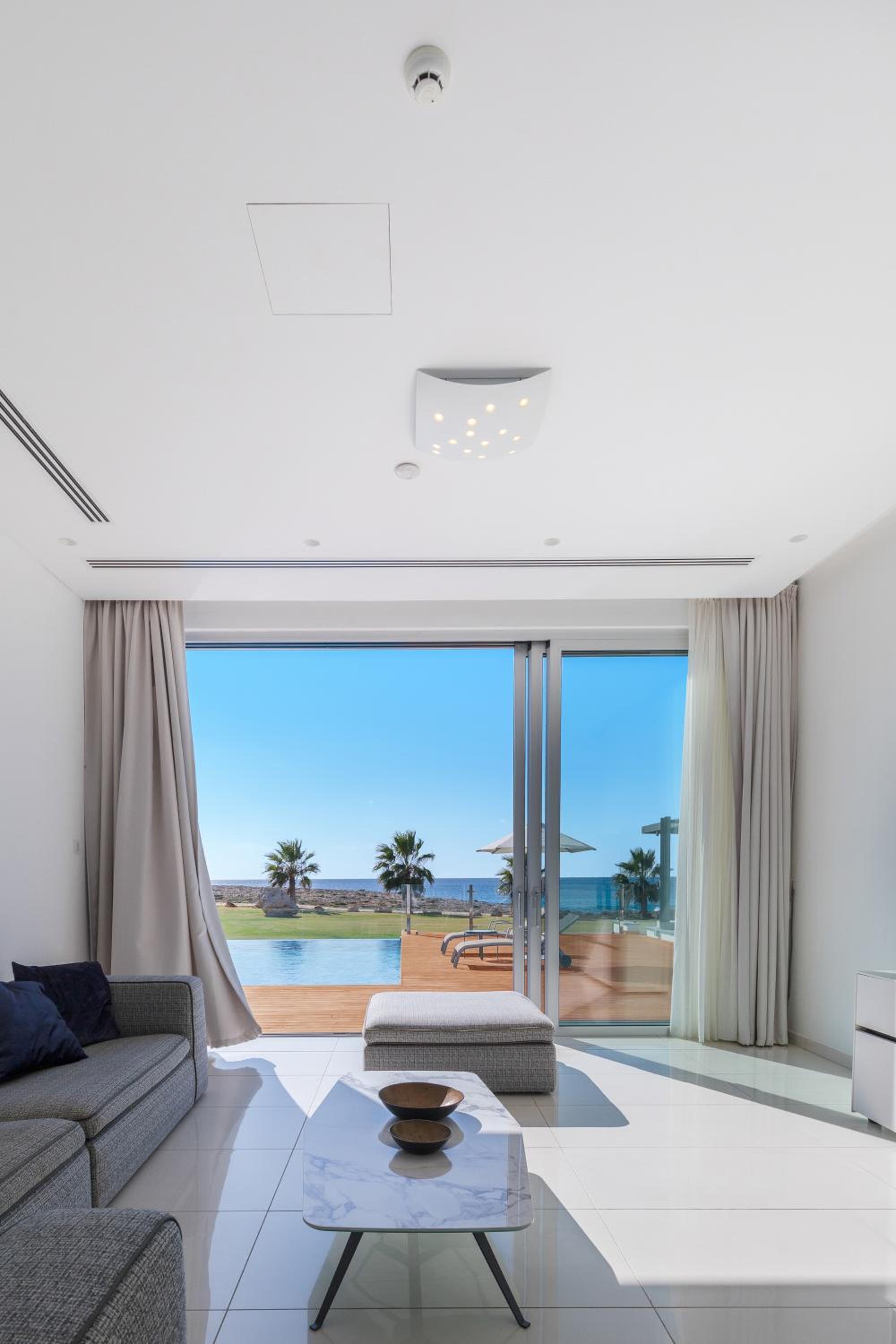 Beachfront Luxury Villa Glory