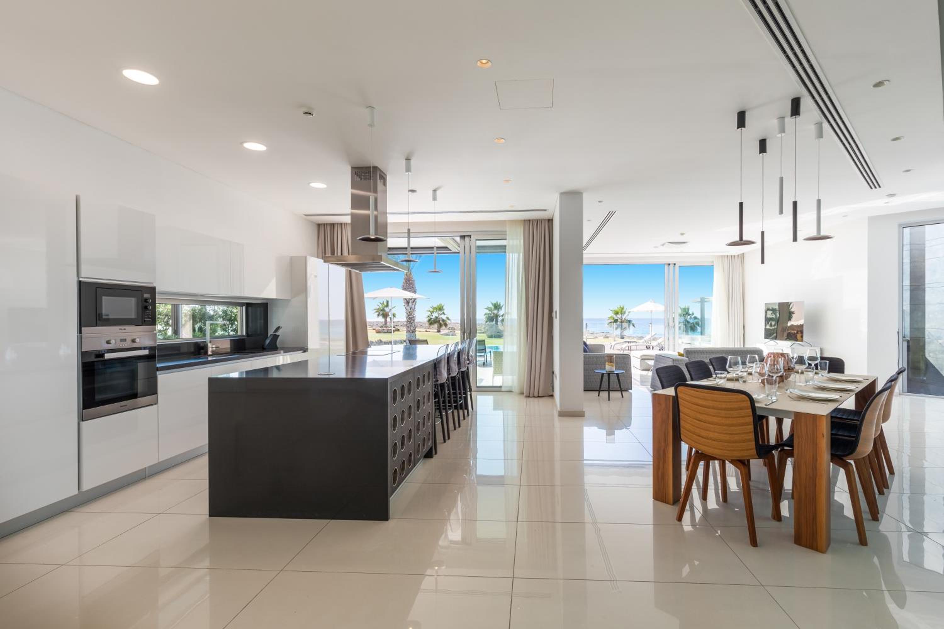 Beachfront Luxury Villa Glory