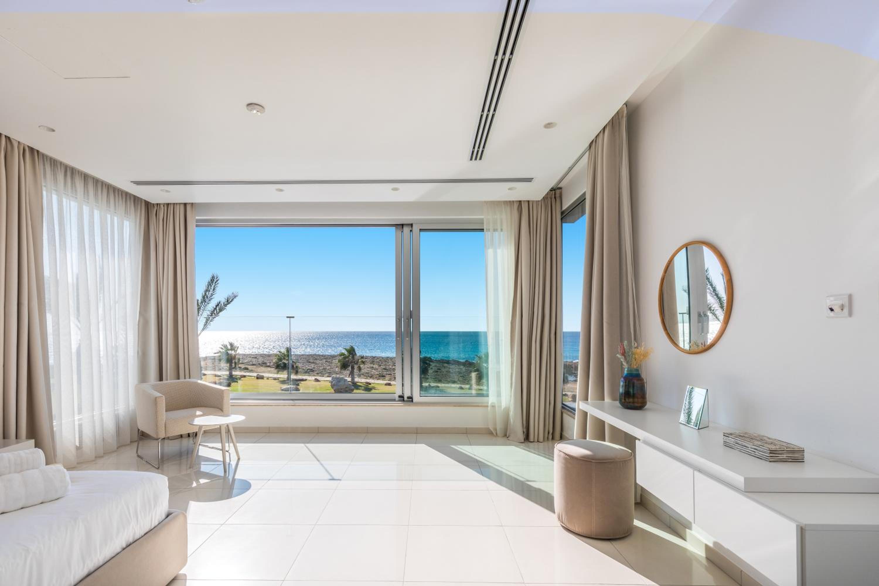 Beachfront Luxury Villa Glory