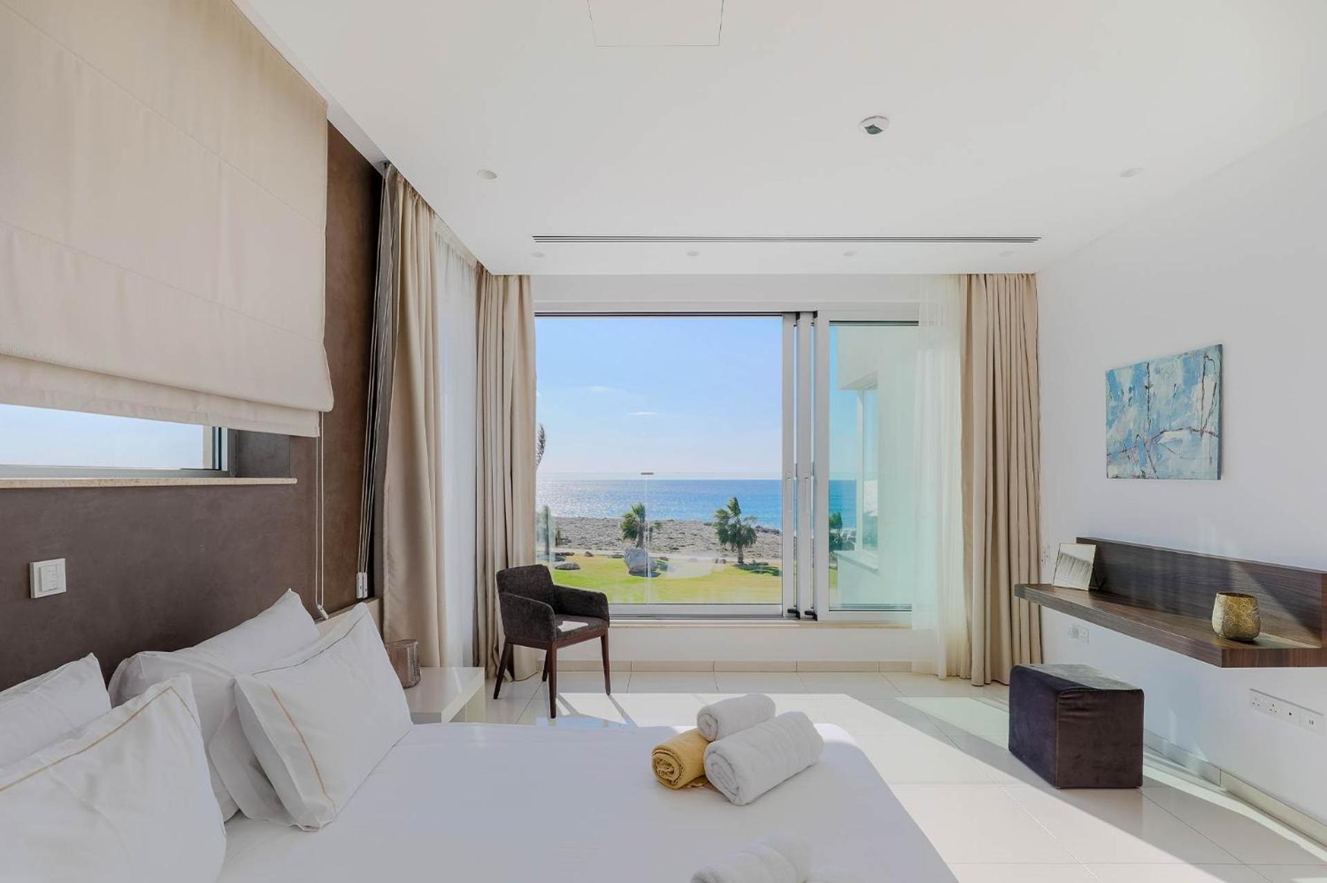 Beachfront Luxury Villa Glory