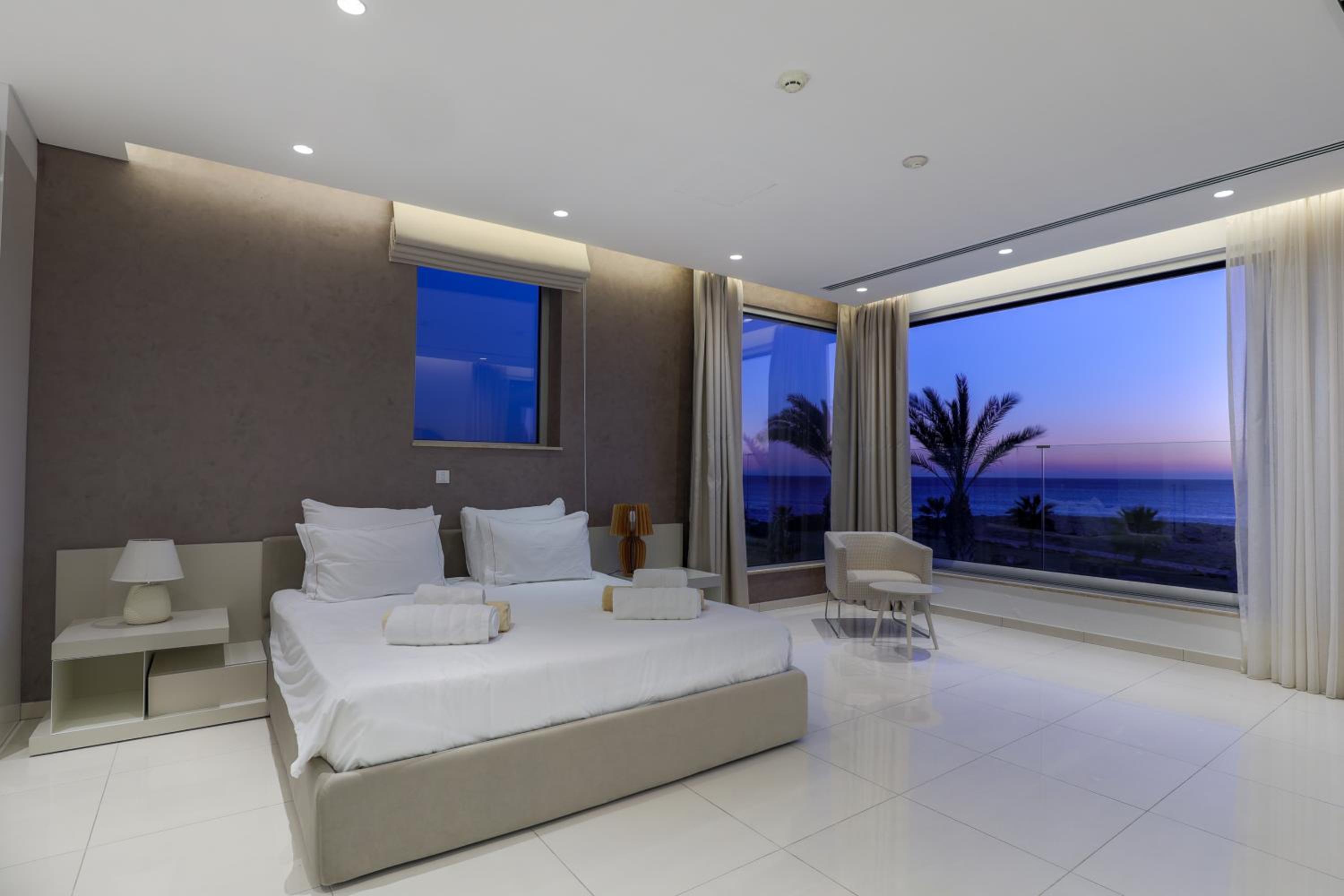 Beachfront Luxury Villa Glory