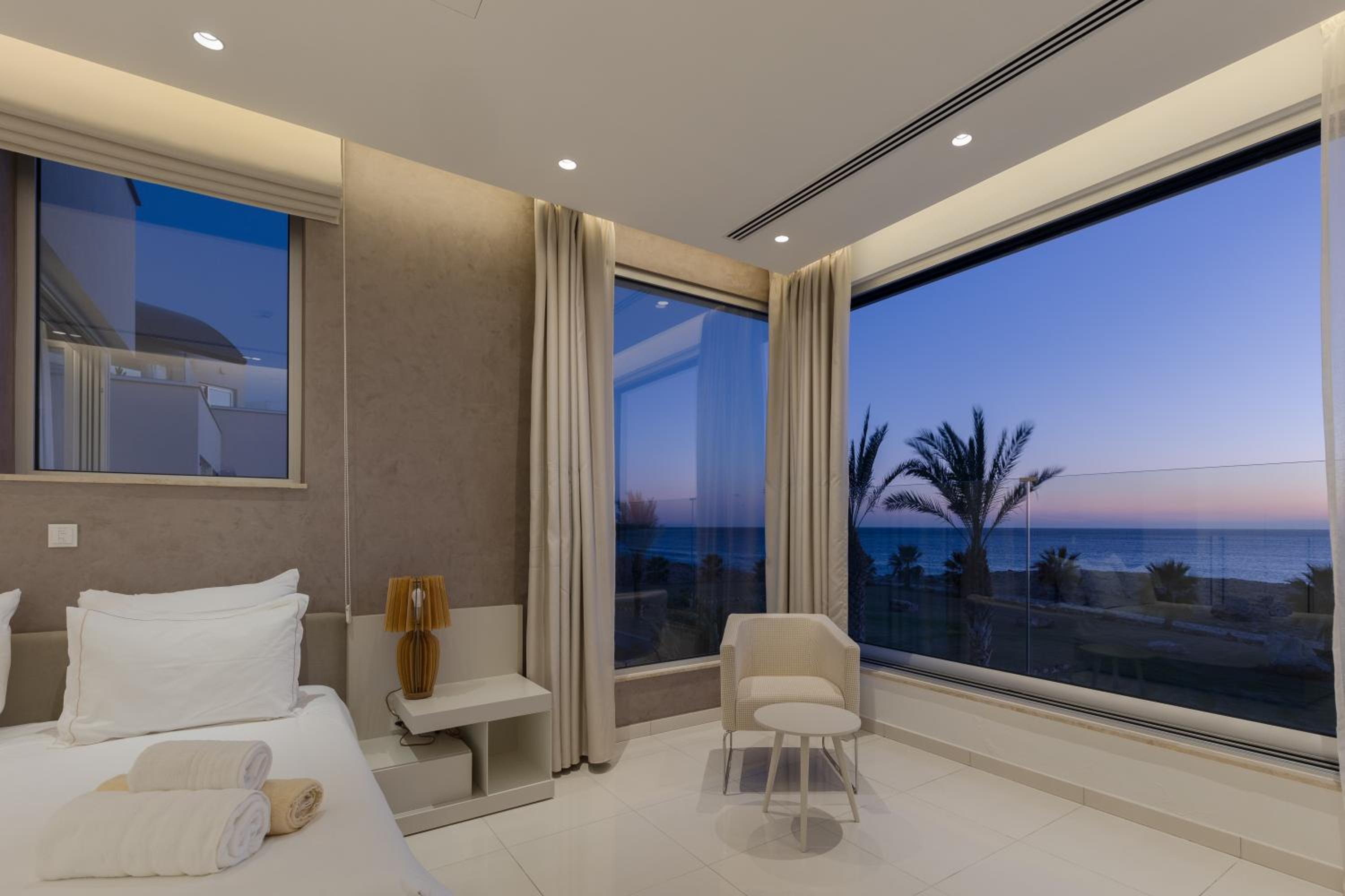 Beachfront Luxury Villa Glory