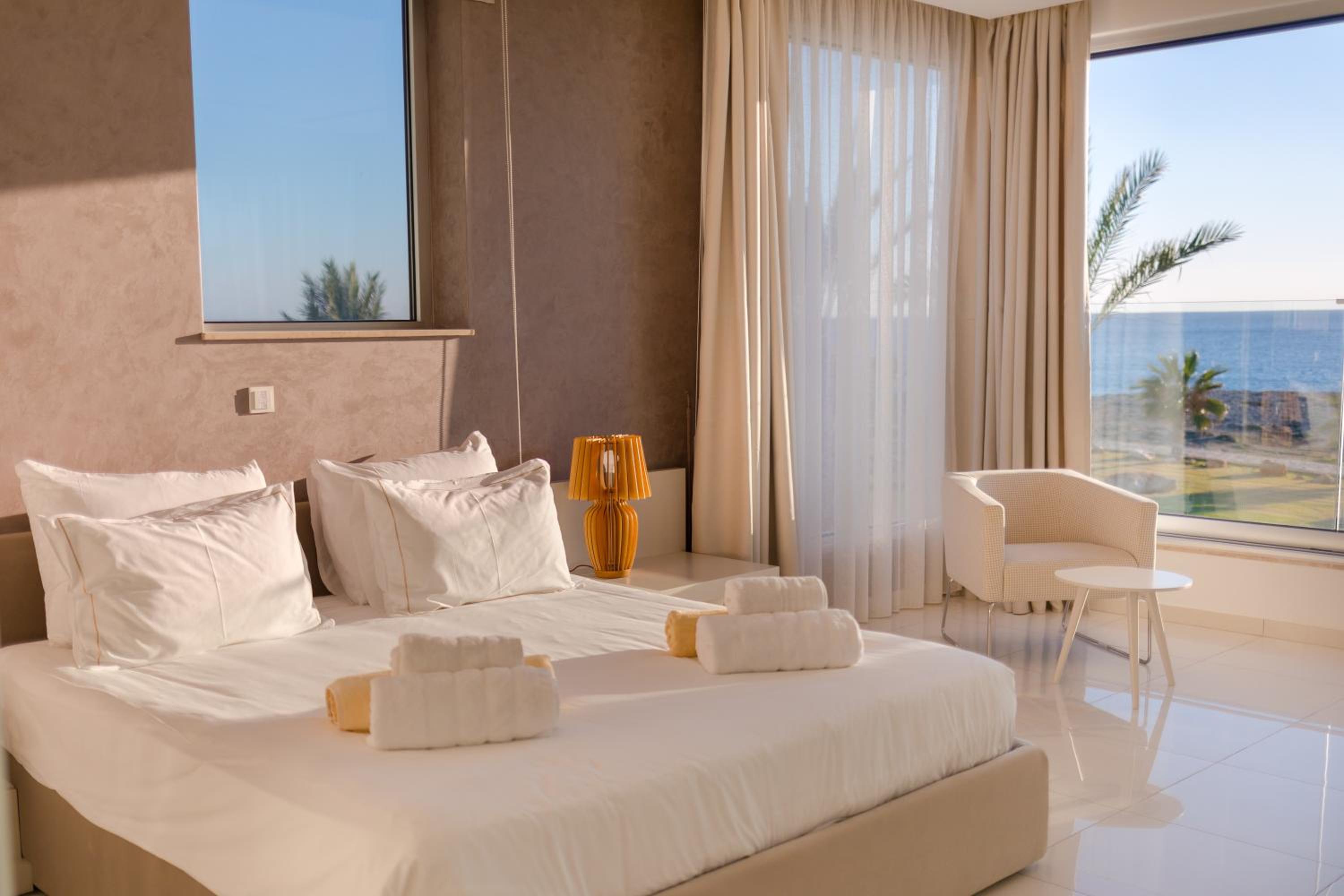 Beachfront Luxury Villa Glory