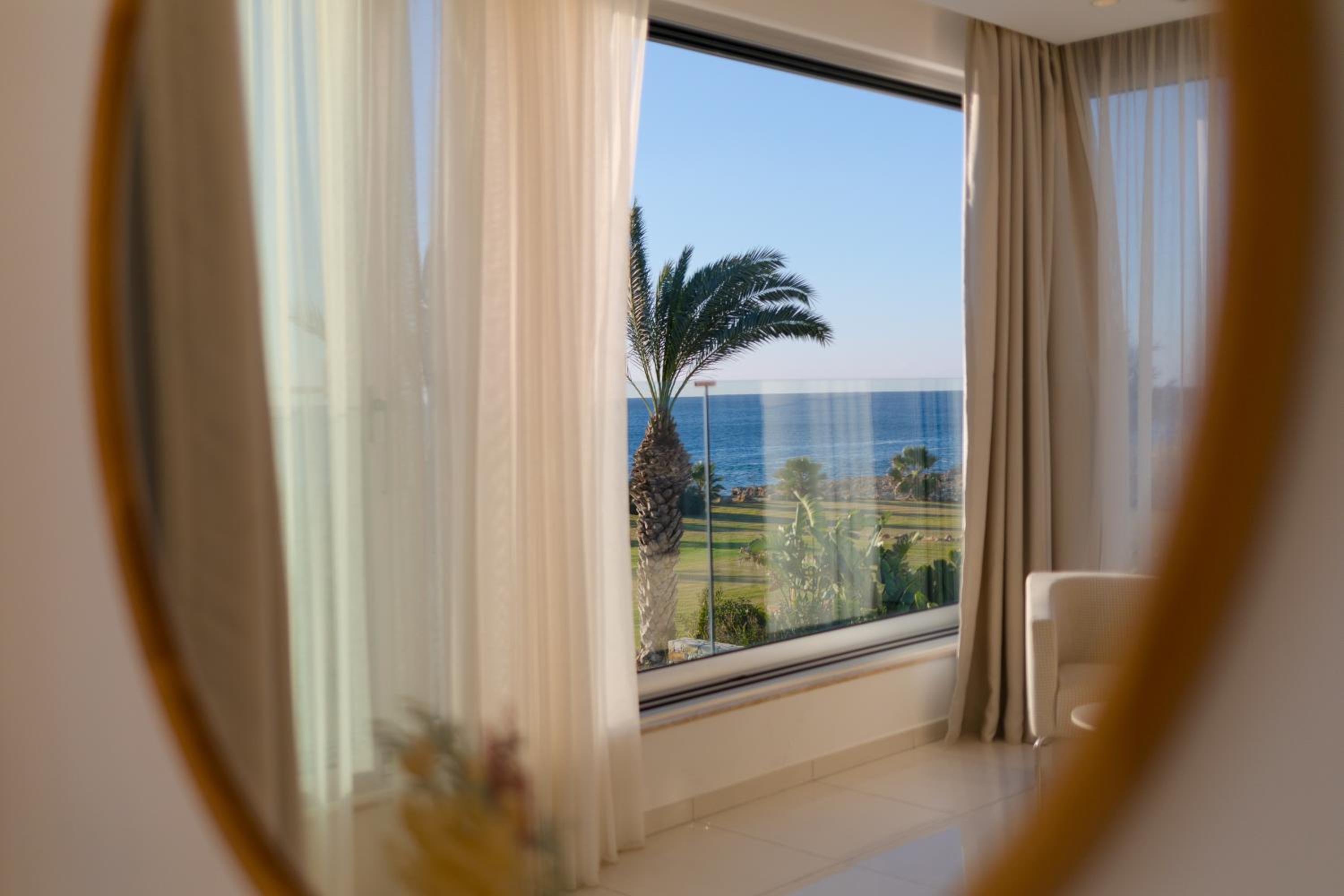 Beachfront Luxury Villa Glory