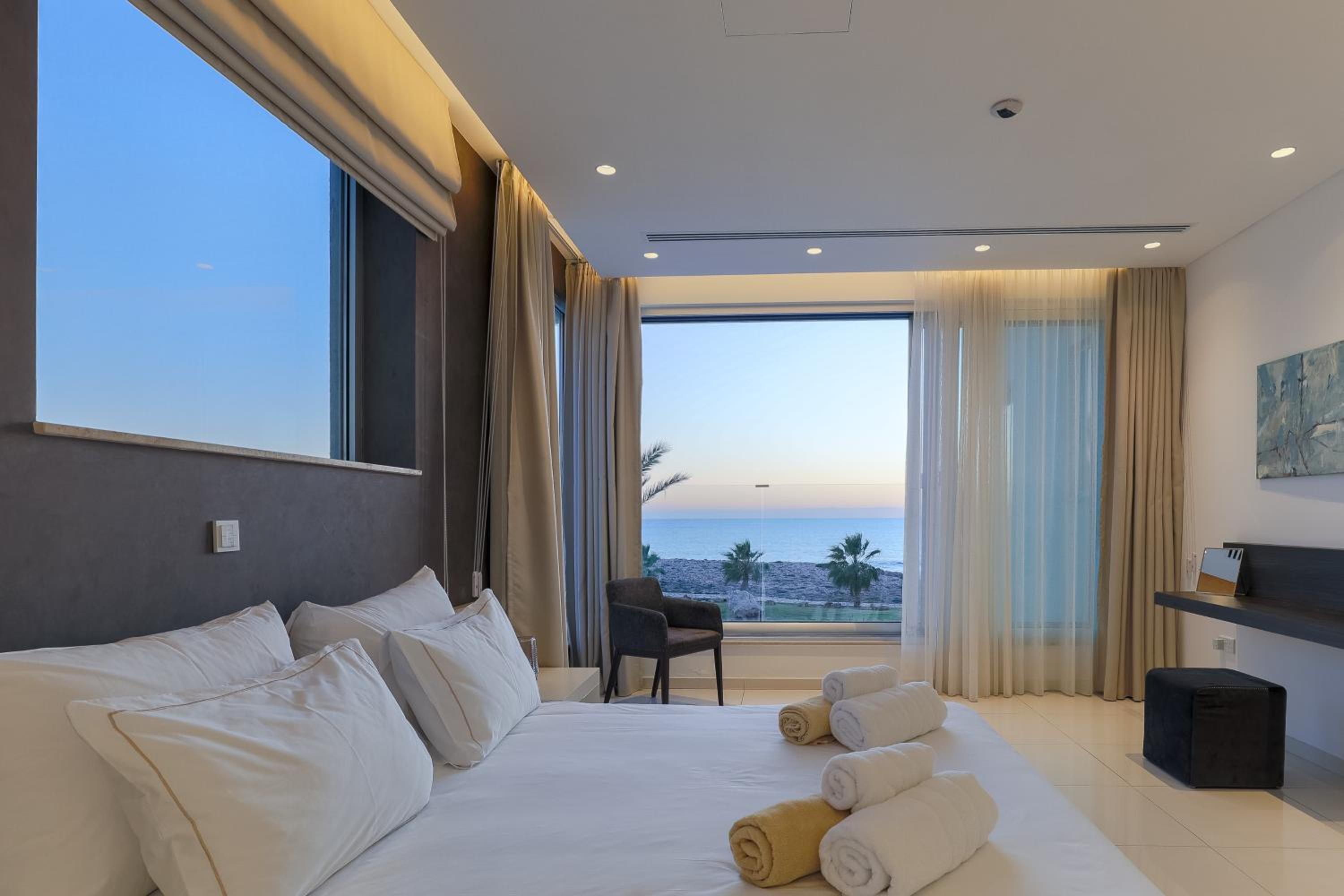 Beachfront Luxury Villa Glory