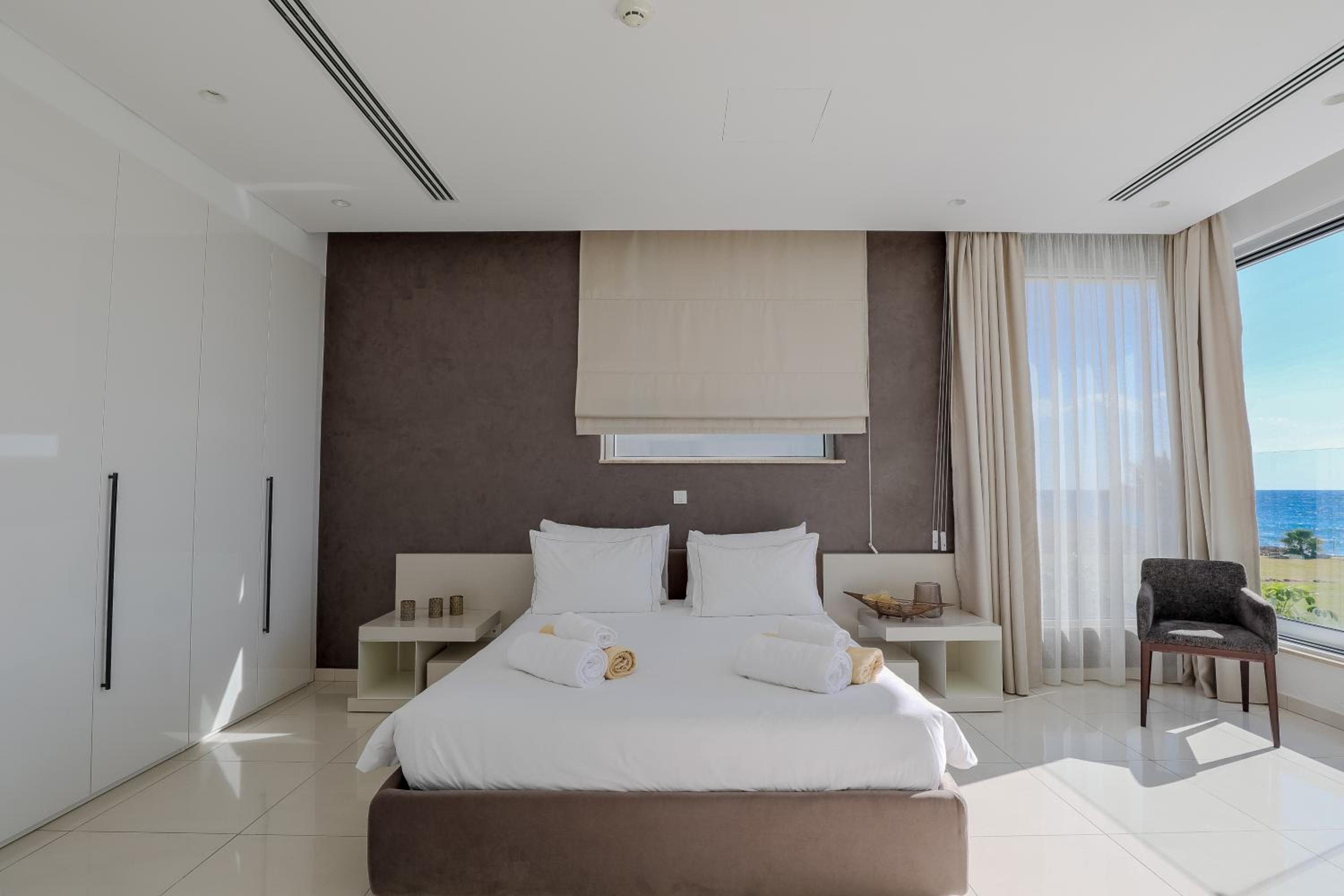 Beachfront Luxury Villa Glory