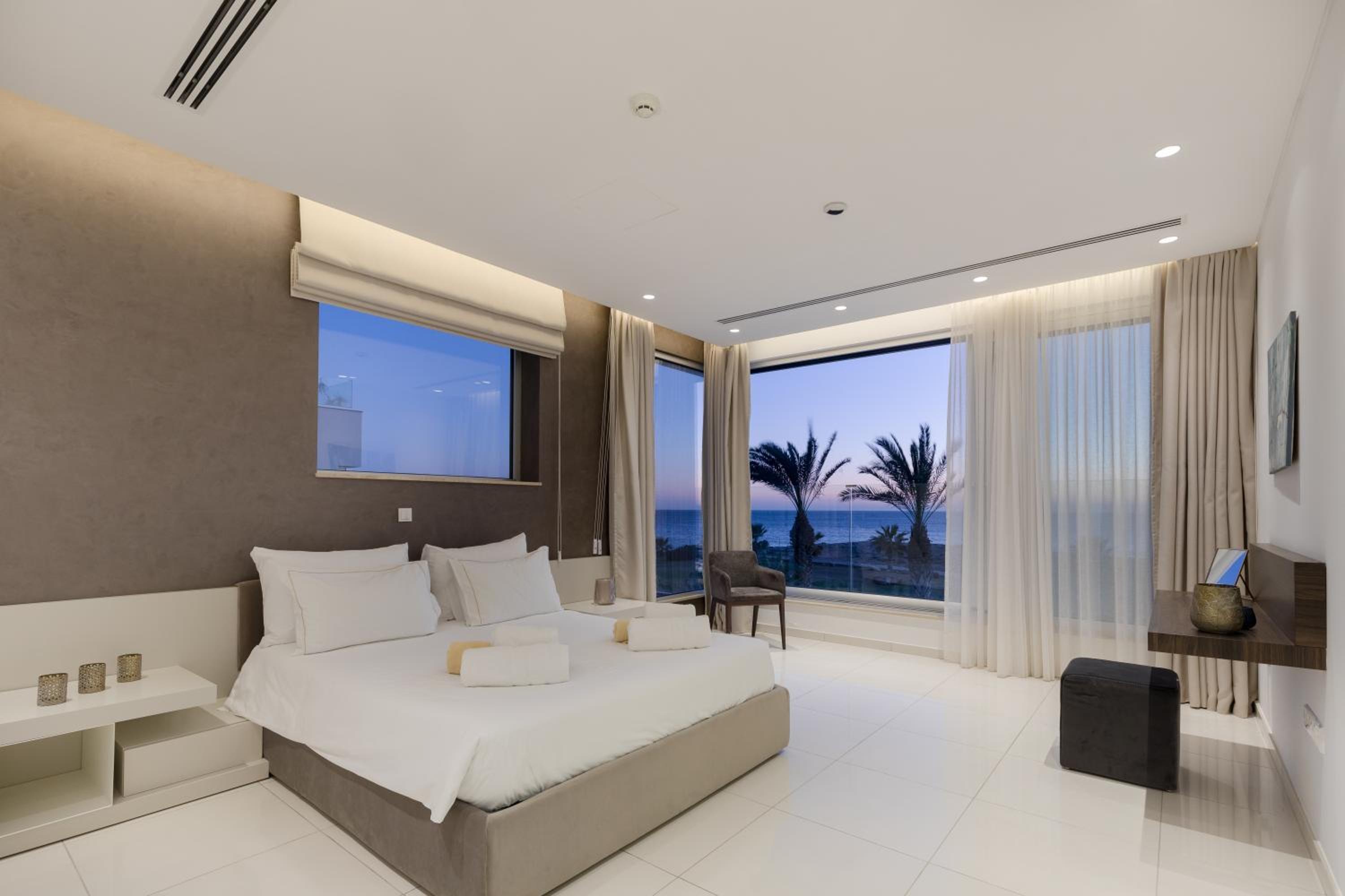 Beachfront Luxury Villa Glory
