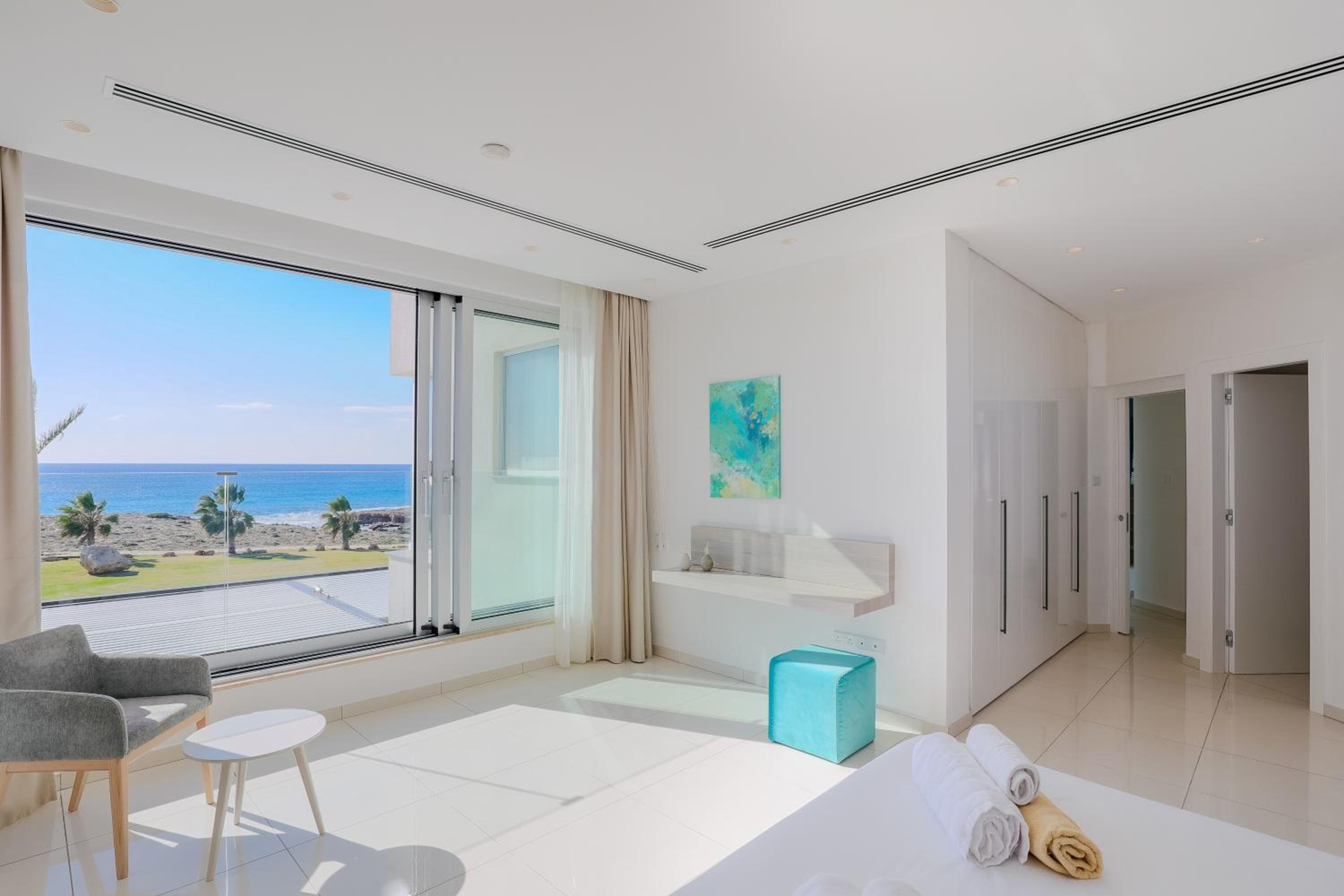 Beachfront Luxury Villa Glory