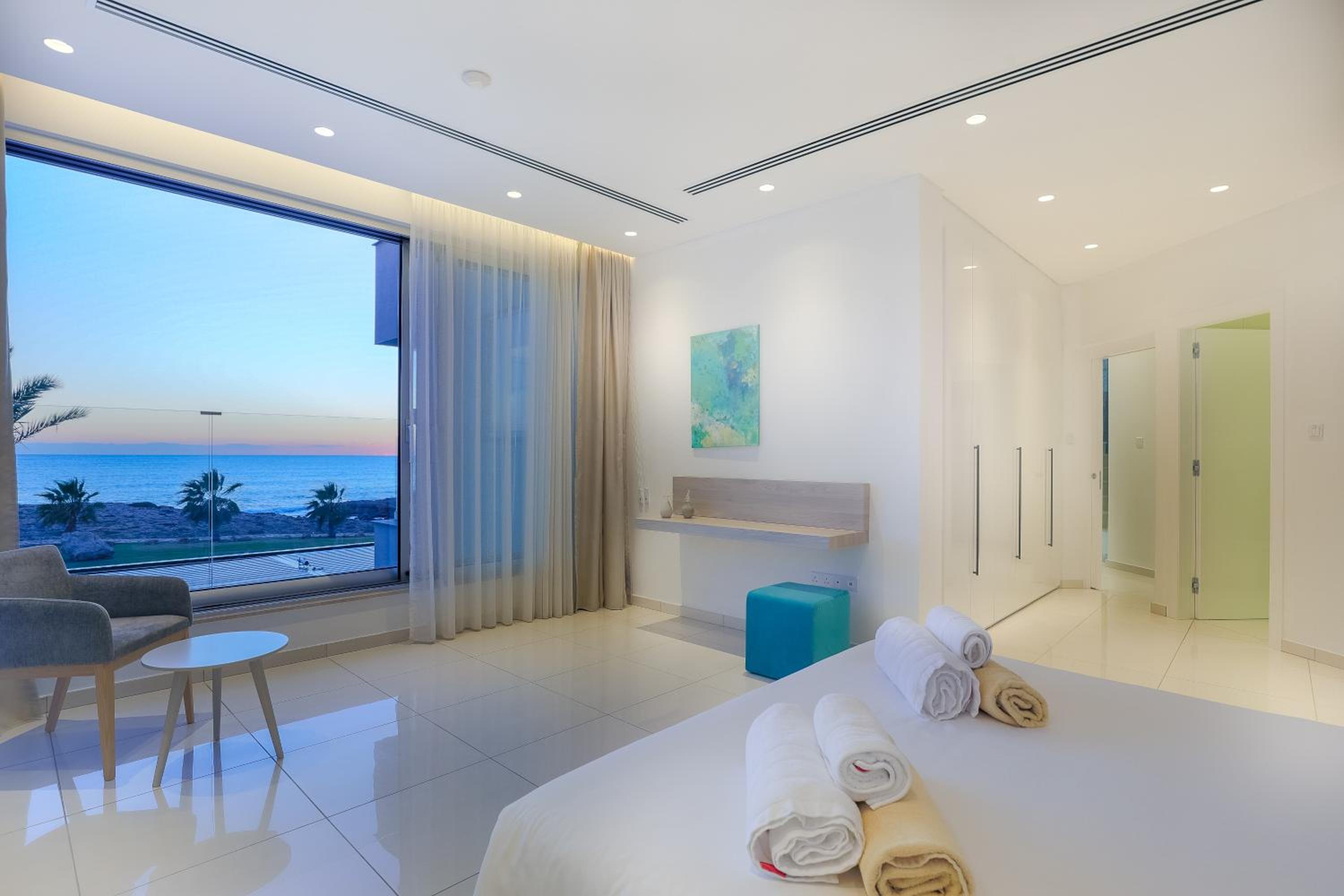 Beachfront Luxury Villa Glory