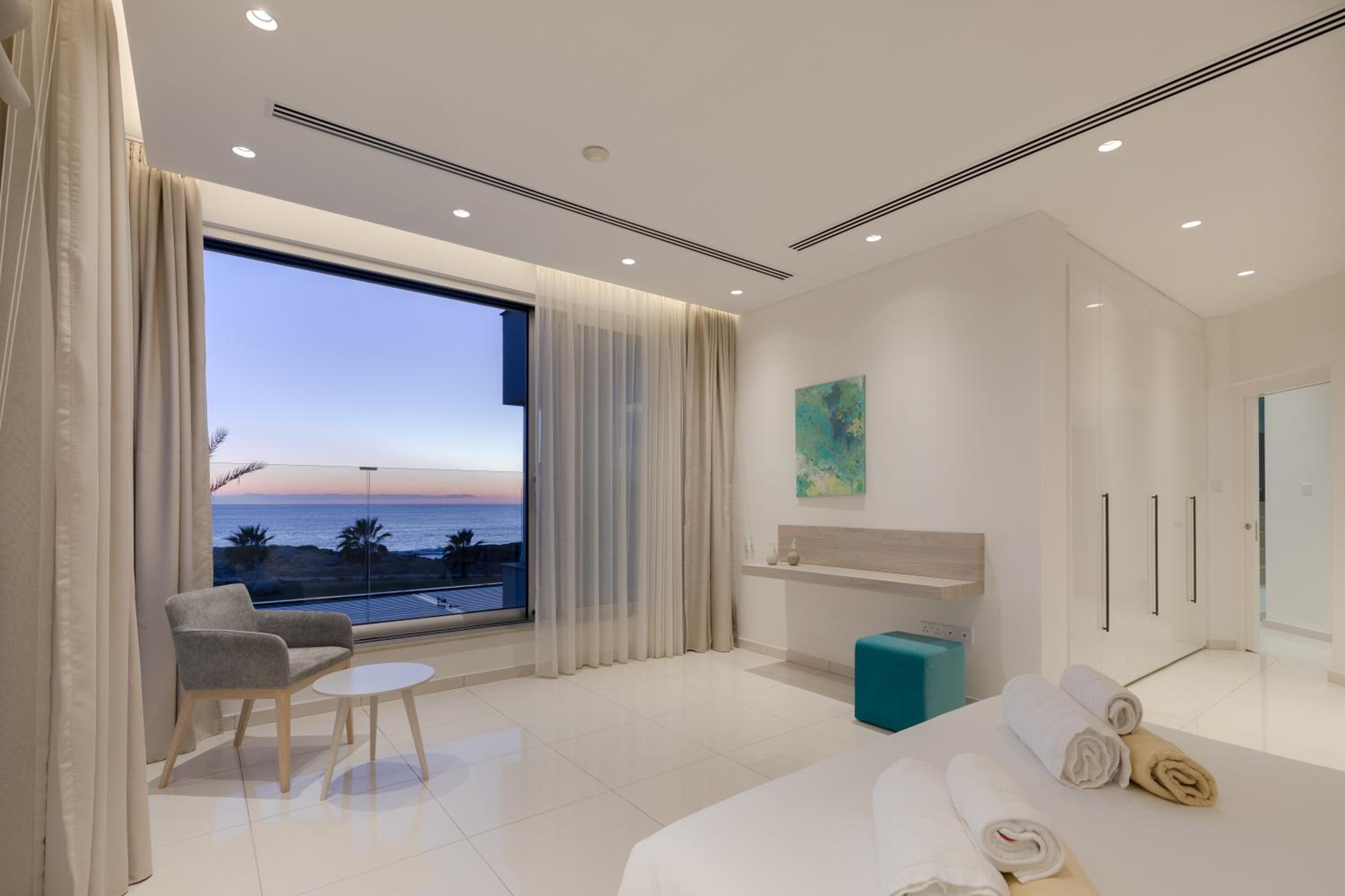 Beachfront Luxury Villa Glory
