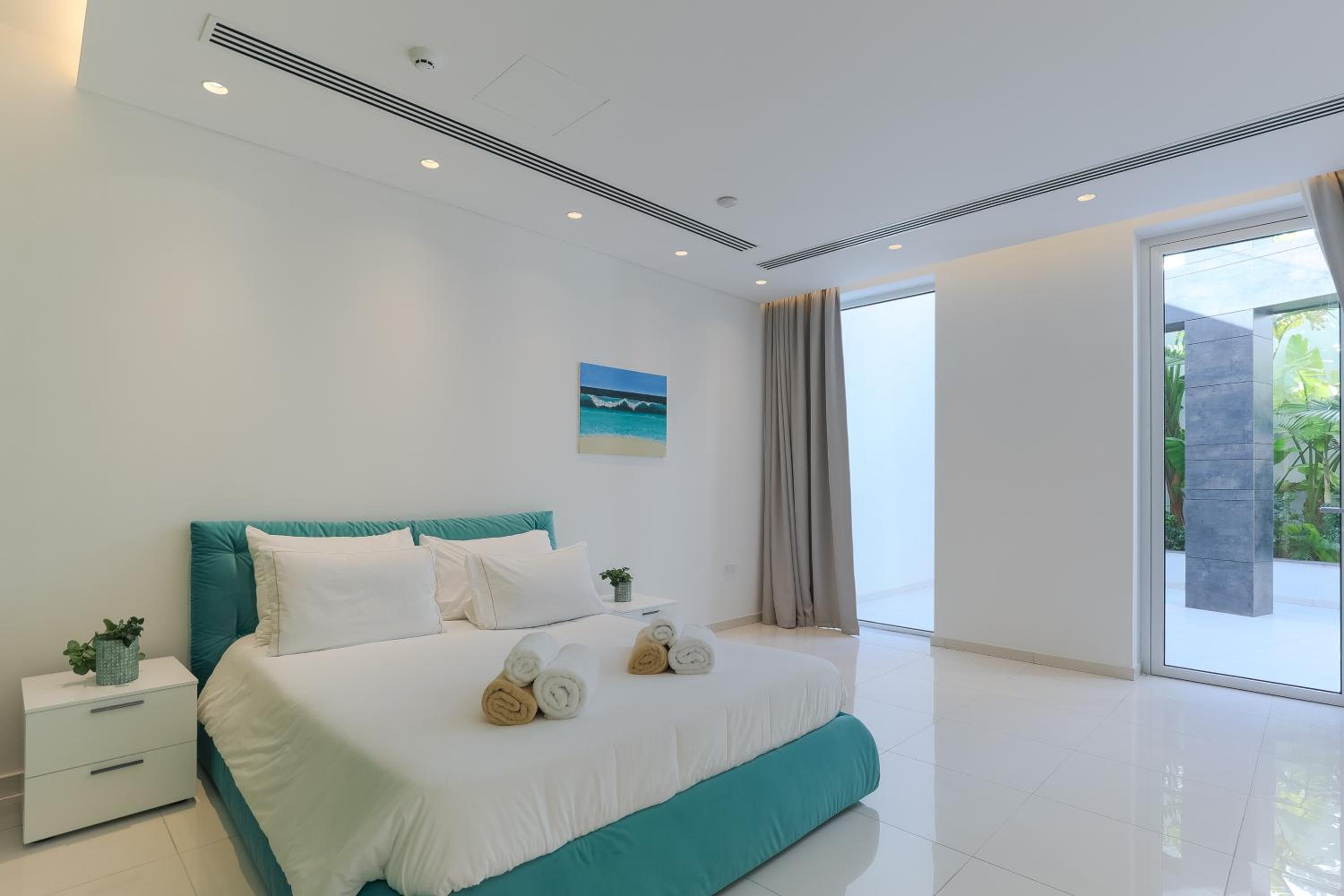 Beachfront Luxury Villa Glory