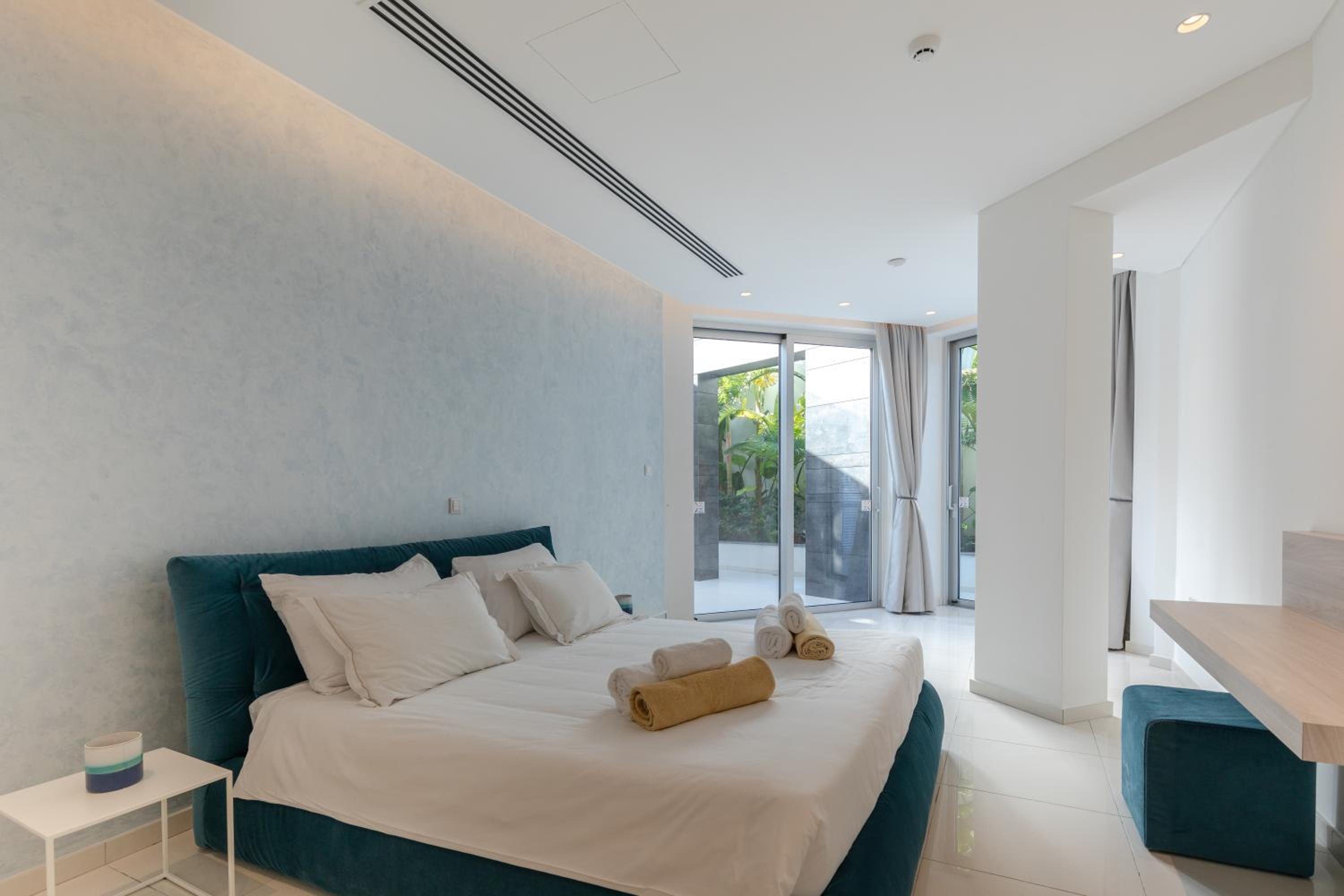Beachfront Luxury Villa Glory