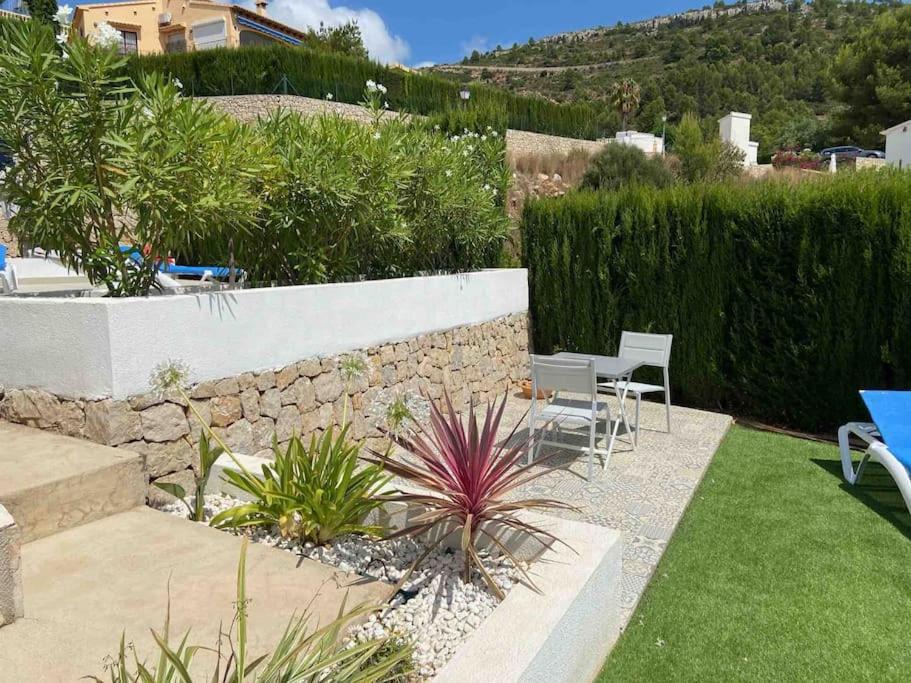 Stunning mountain views! Private Villa with fabulous communal pool!