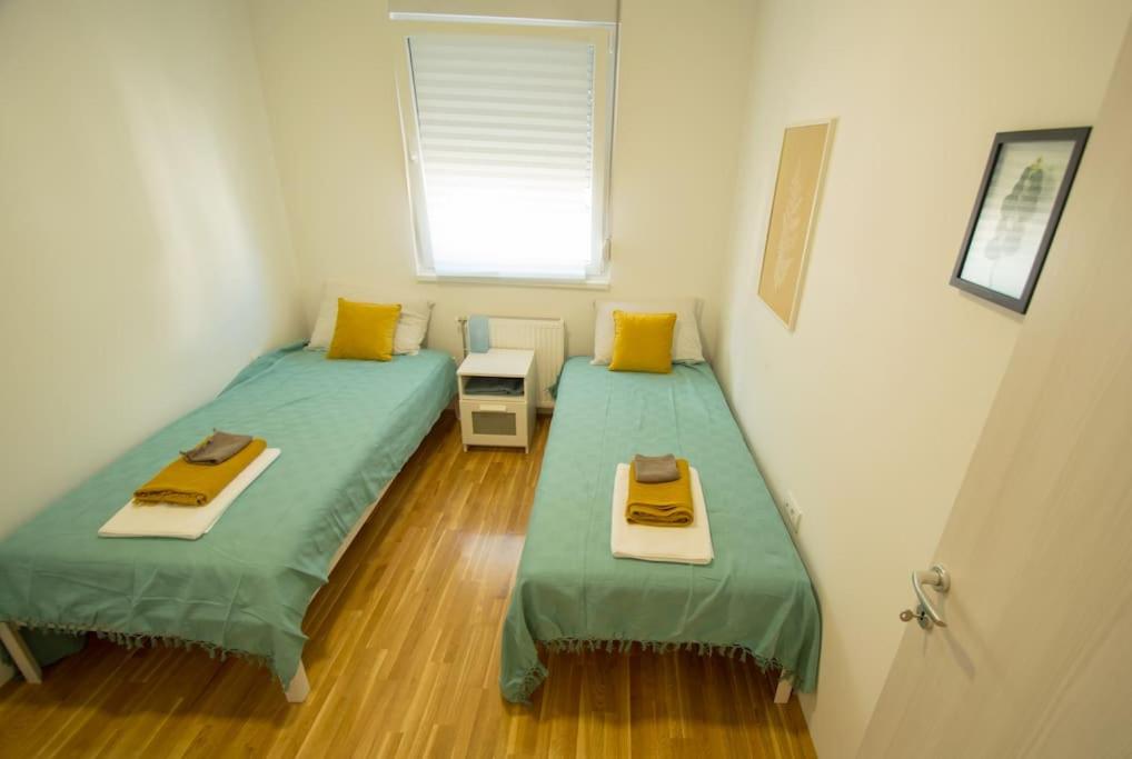 WHITE FIELDS-Central 2-bdrm apartment with parking view 2
