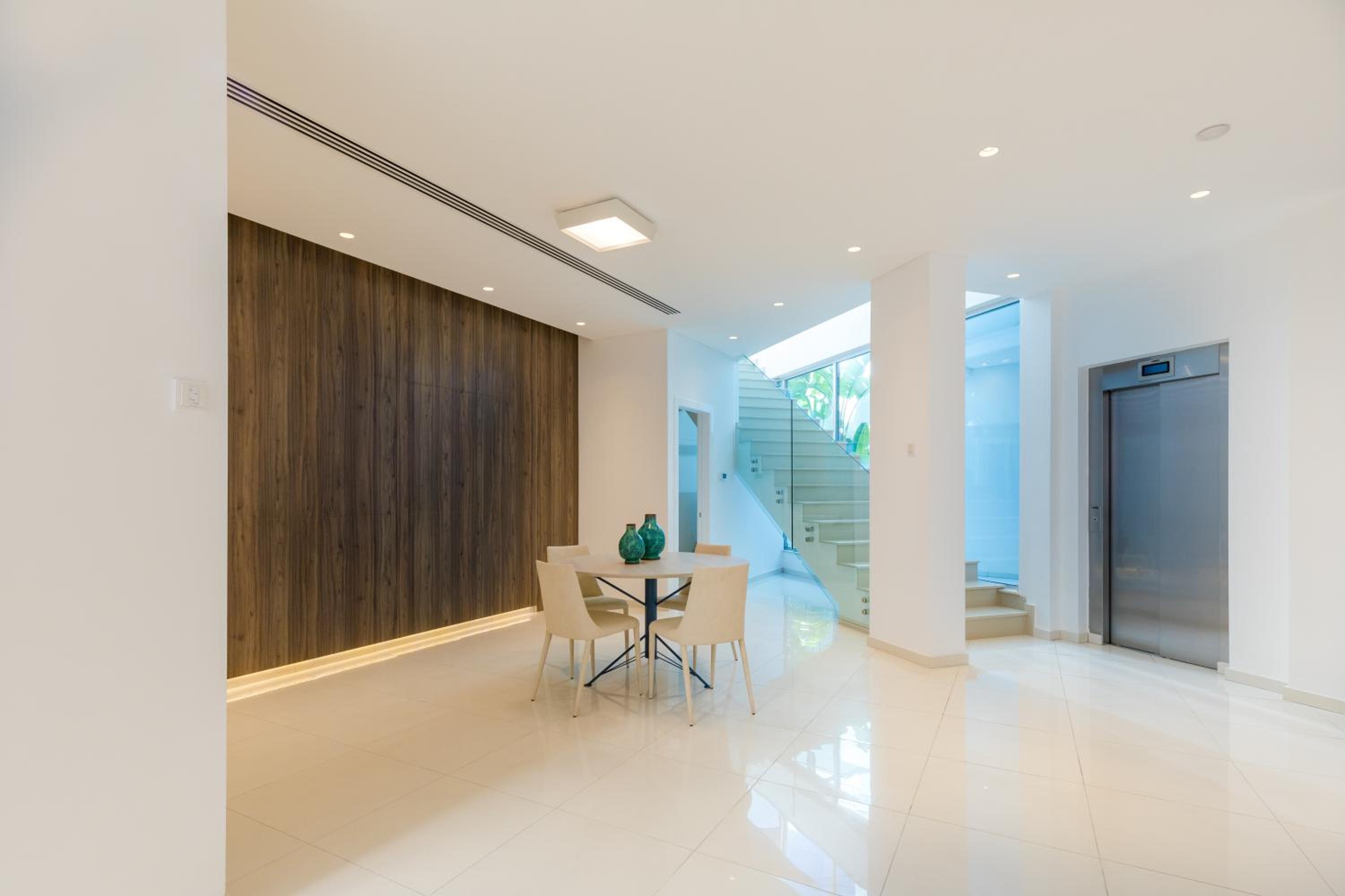Beachfront Luxury Villa Glory