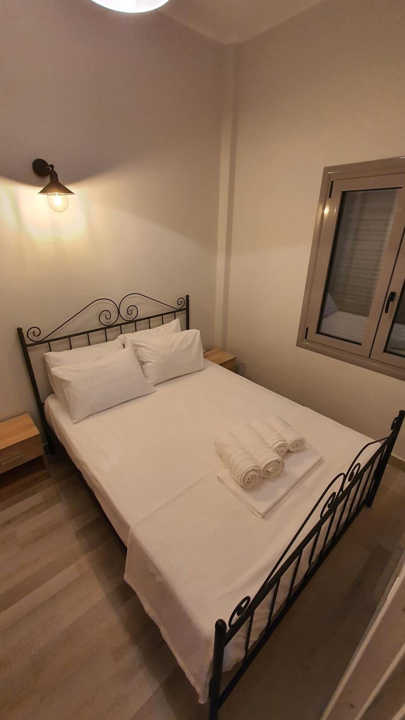 Larry's little place in the center of Gytheio view 4