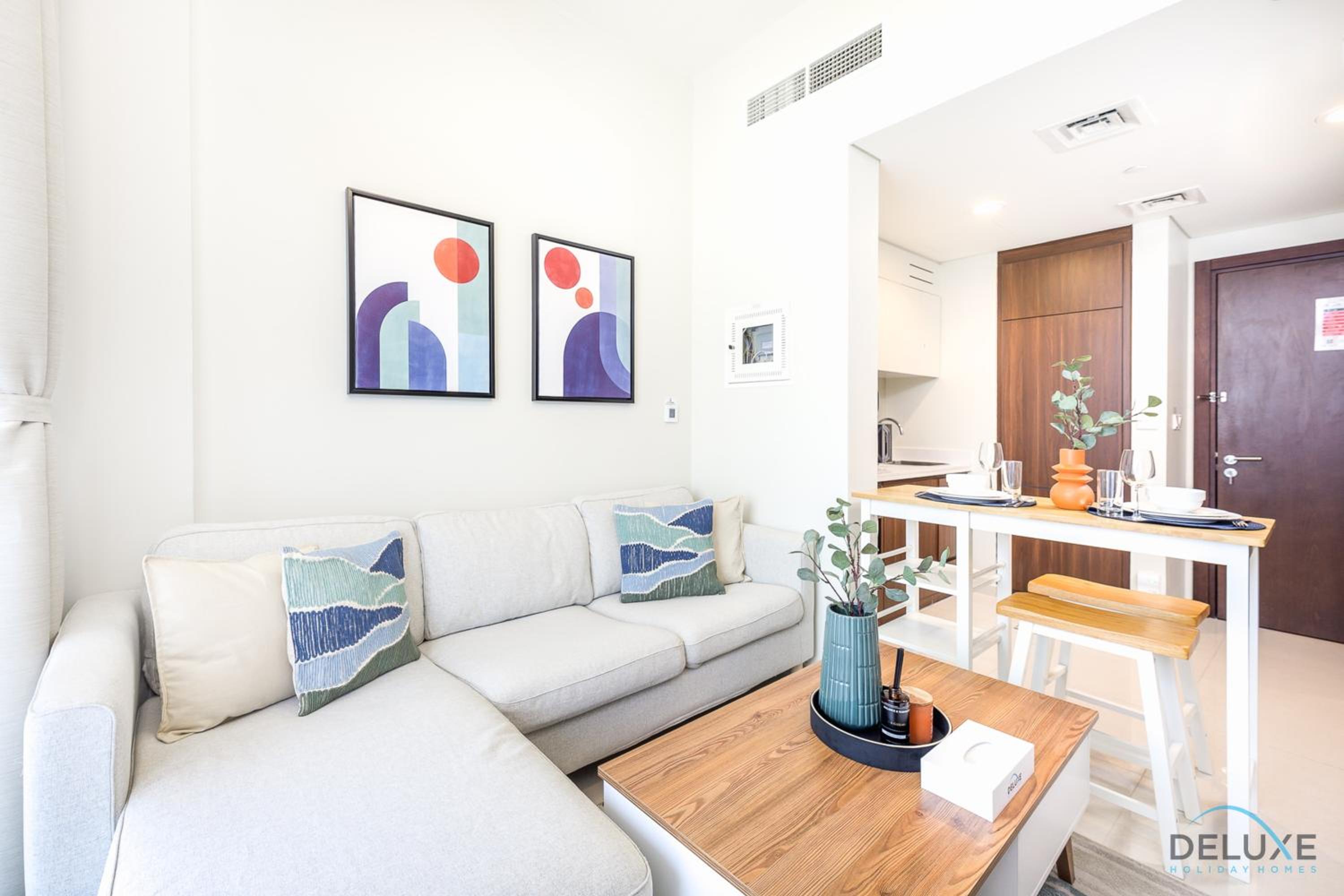 Distinguished 1BR at Vera Tower Business Bay by Deluxe Holiday Homes
